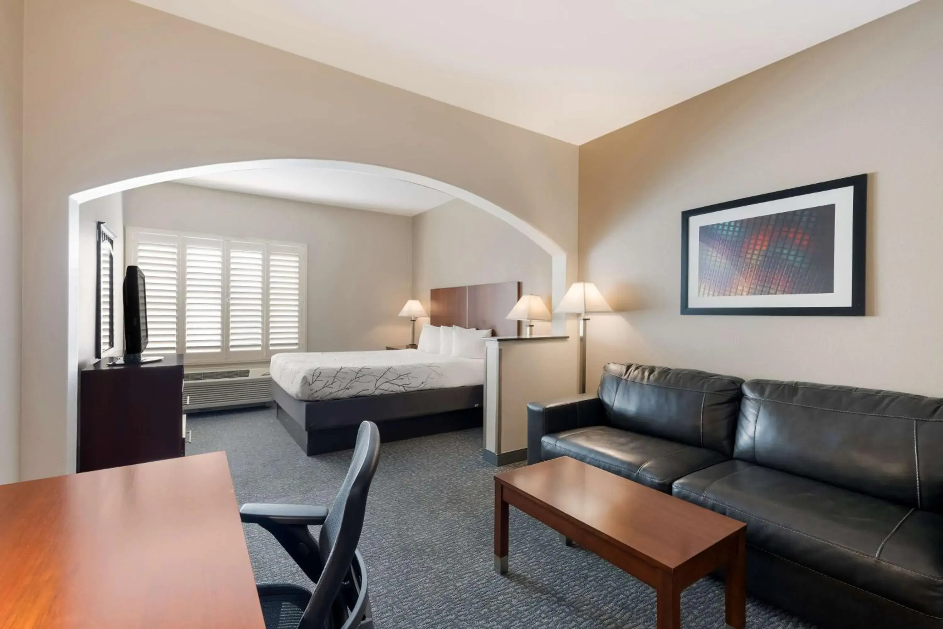 Bedroom, Bed in Best Western Lanai Garden Inn & Suites Bedroom, Bed in Best Western Lanai Garden Inn & Suites