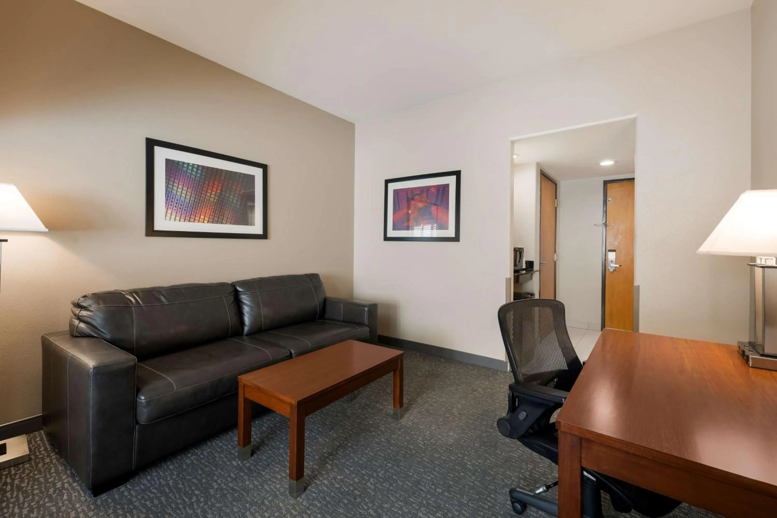 Bedroom in Best Western Lanai Garden Inn & Suites