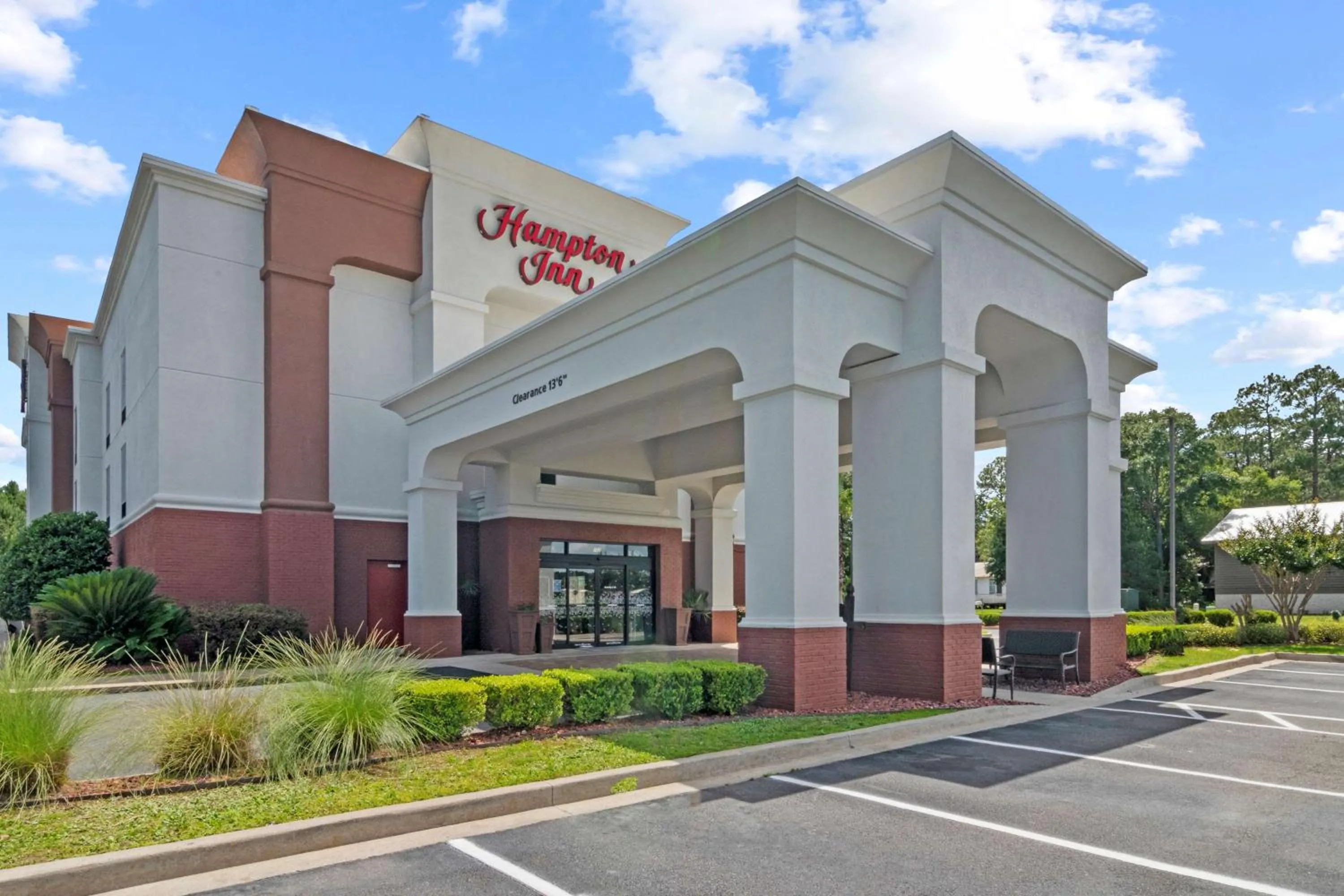 Property building in Hampton Inn Kingsland