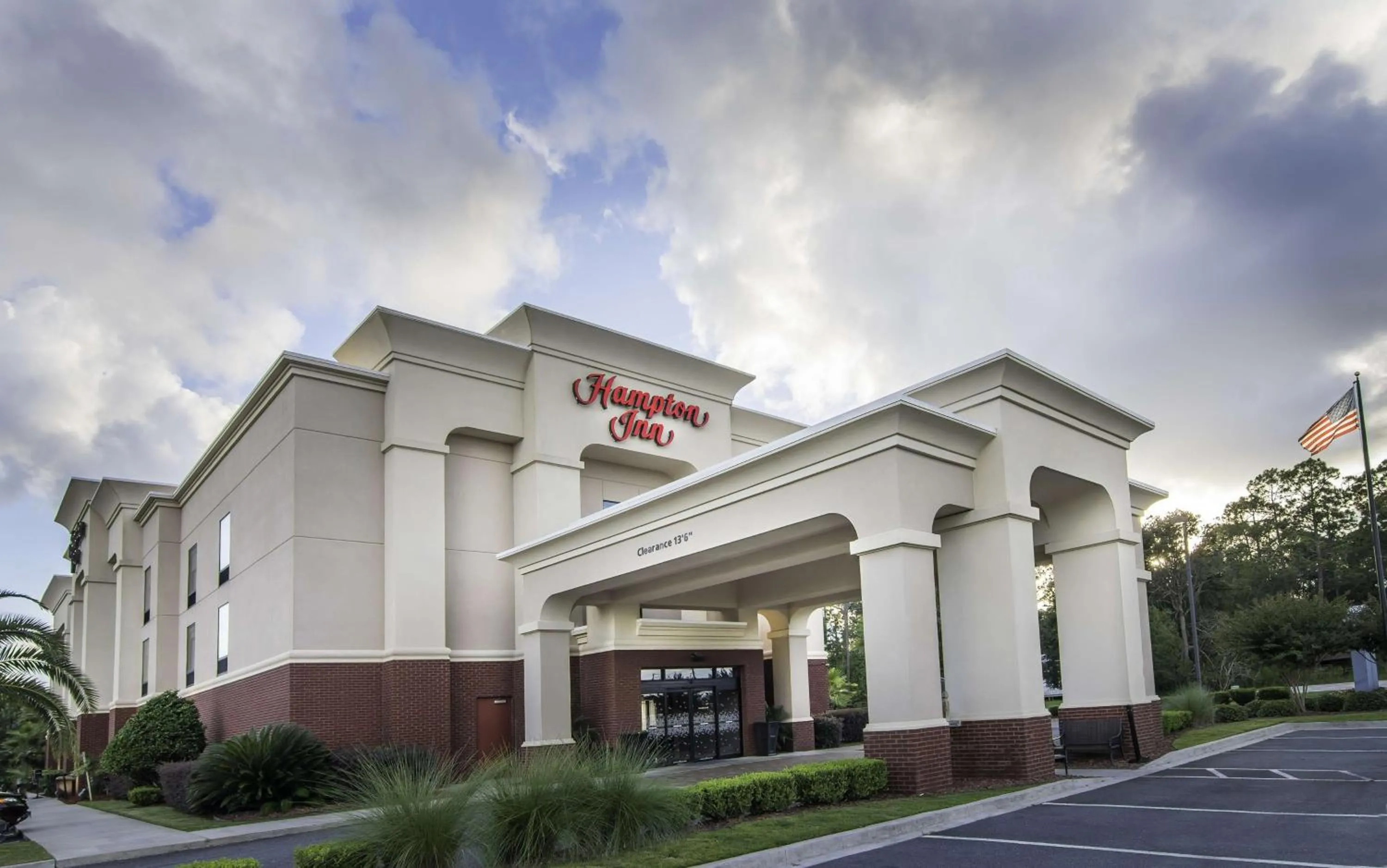 Property building in Hampton Inn Kingsland