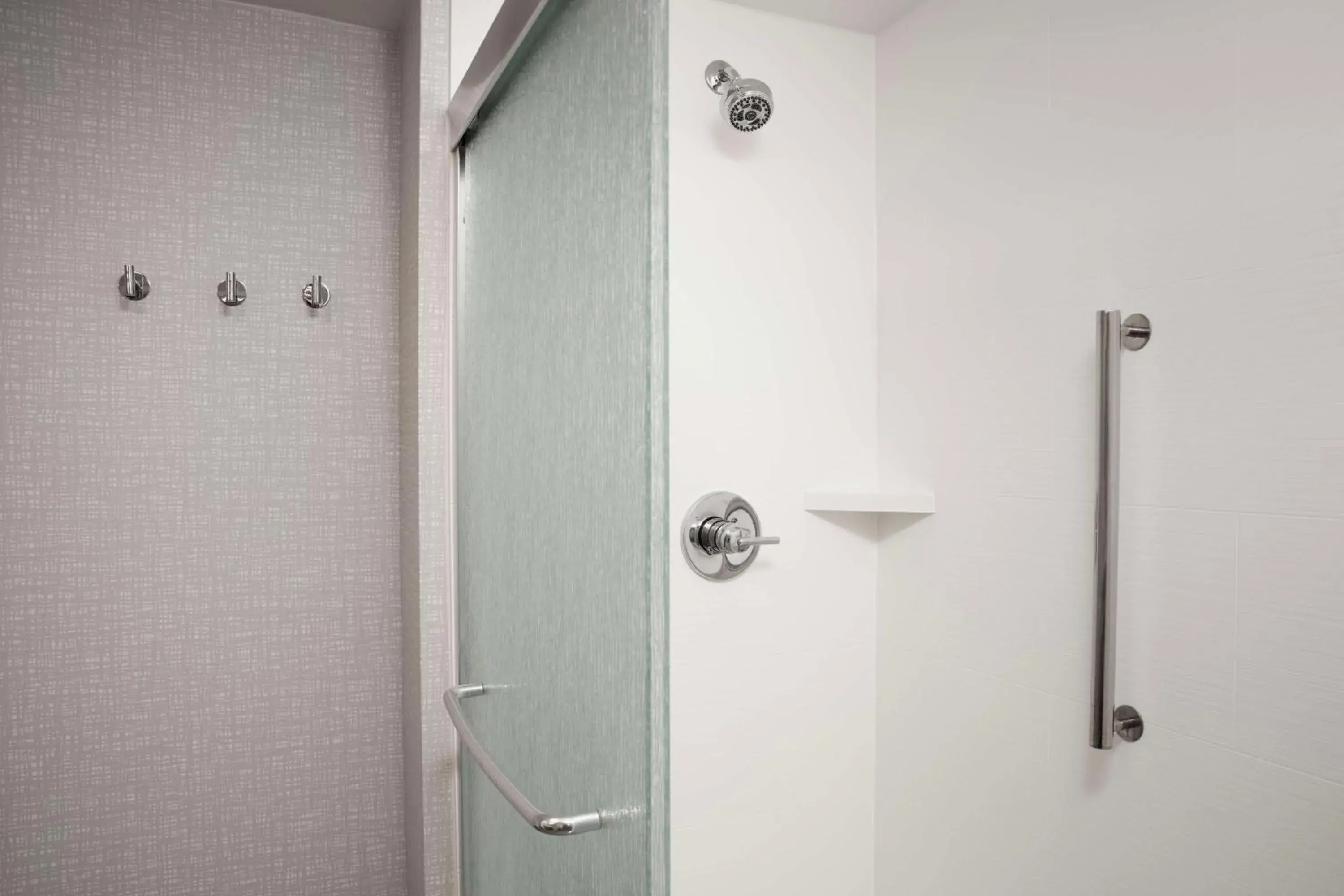 Bathroom in Hampton Inn Kingsland Bathroom in Hampton Inn Kingsland