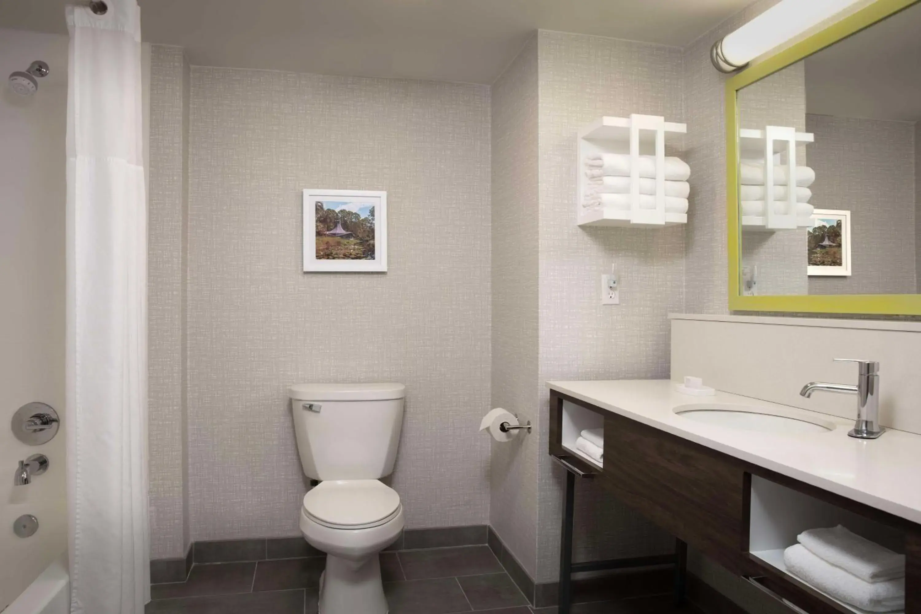 Bathroom in Hampton Inn Kingsland Bathroom in Hampton Inn Kingsland