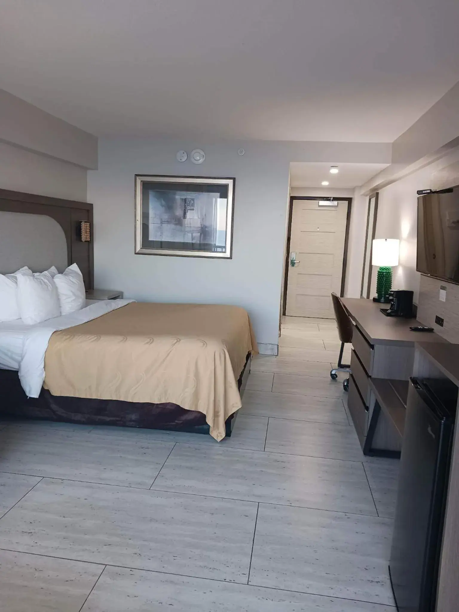 Bedroom, Bed in Quality Inn & Suites Oceanfront Bedroom, Bed in Quality Inn & Suites Oceanfront