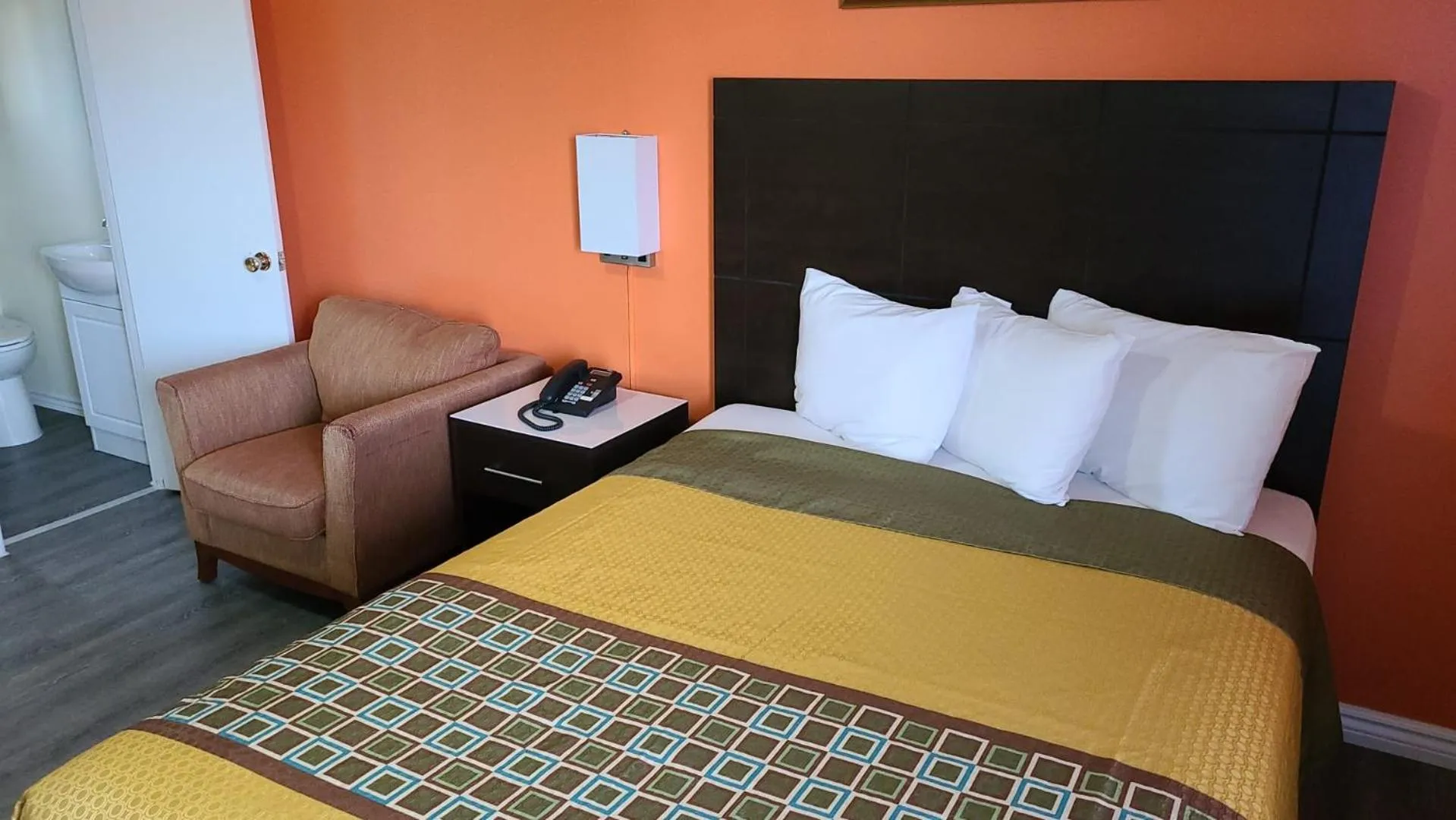 Bedroom, Bed in Norvic Motel