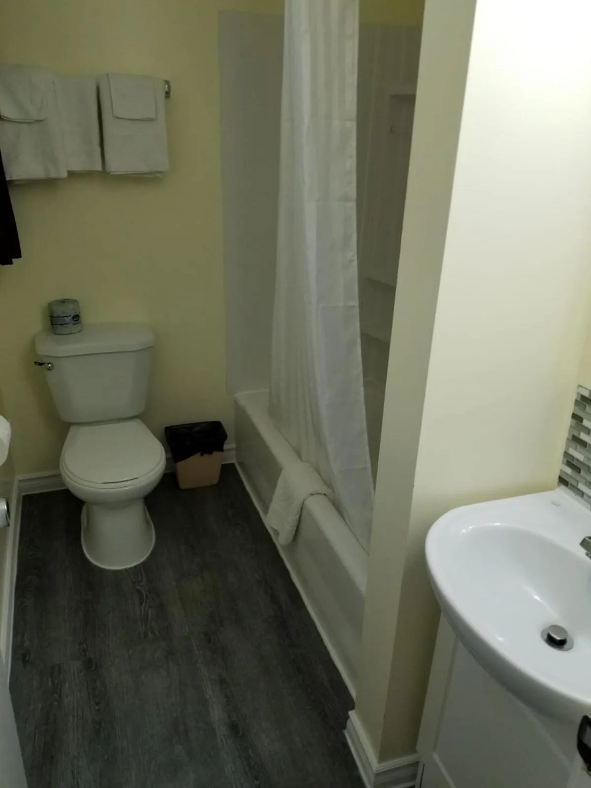 Bathroom in Norvic Motel