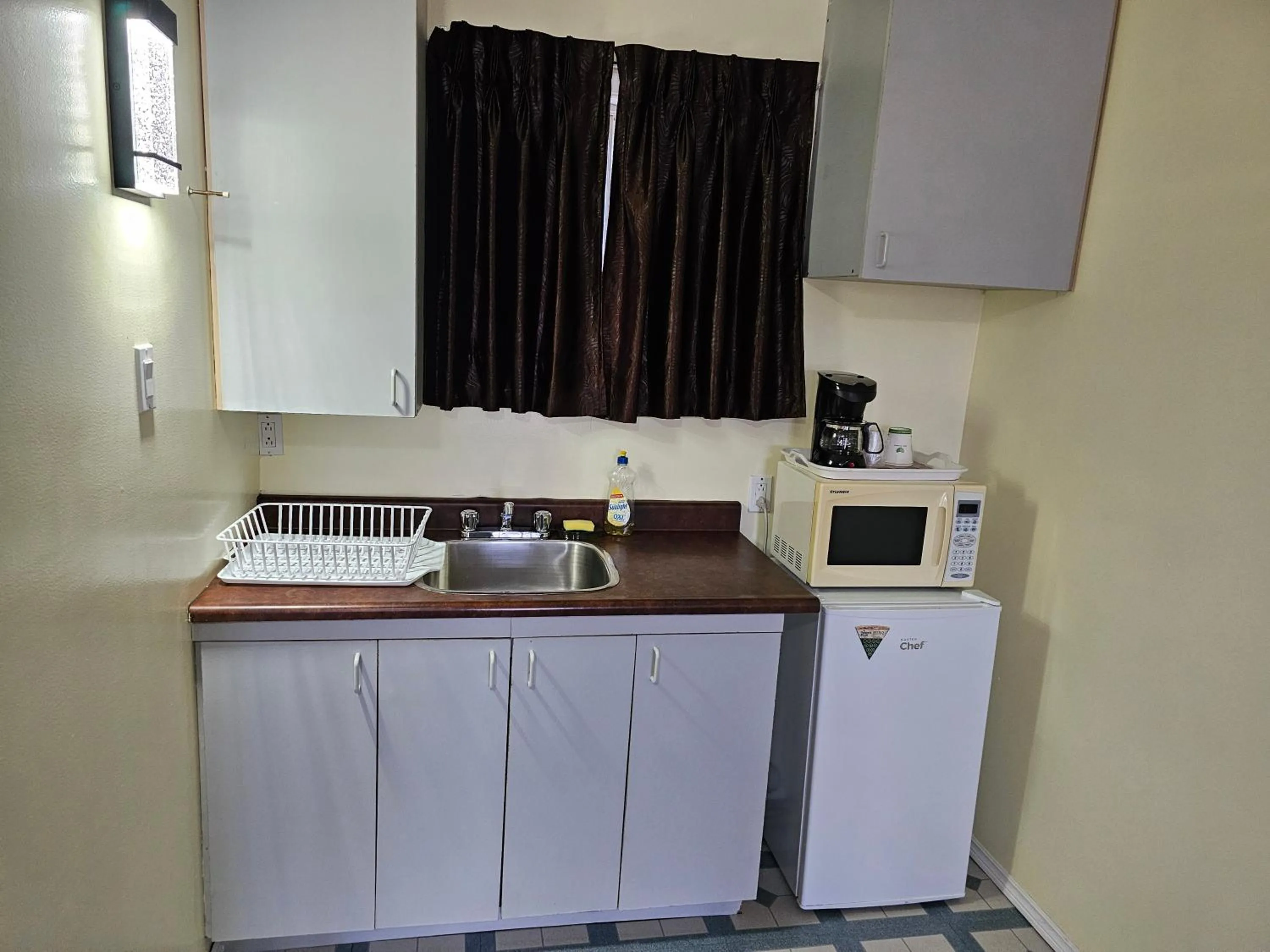 minibar in Norvic Motel