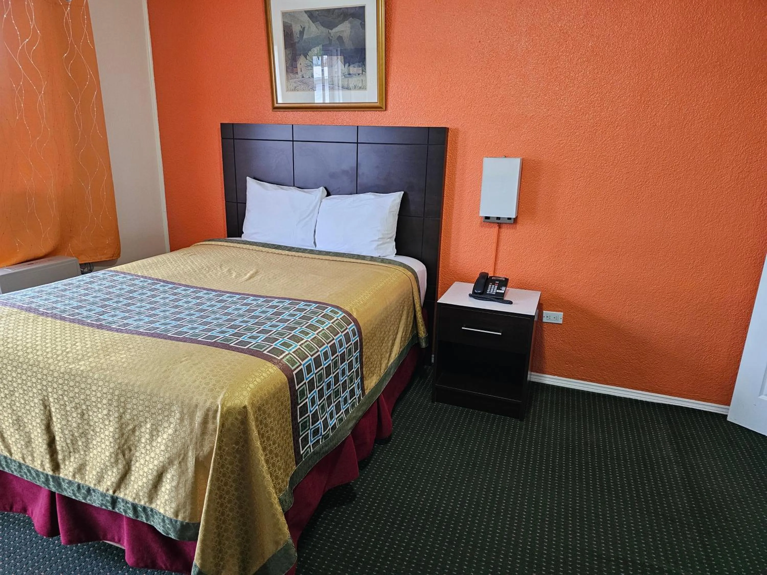 Bedroom, Bed in Norvic Motel