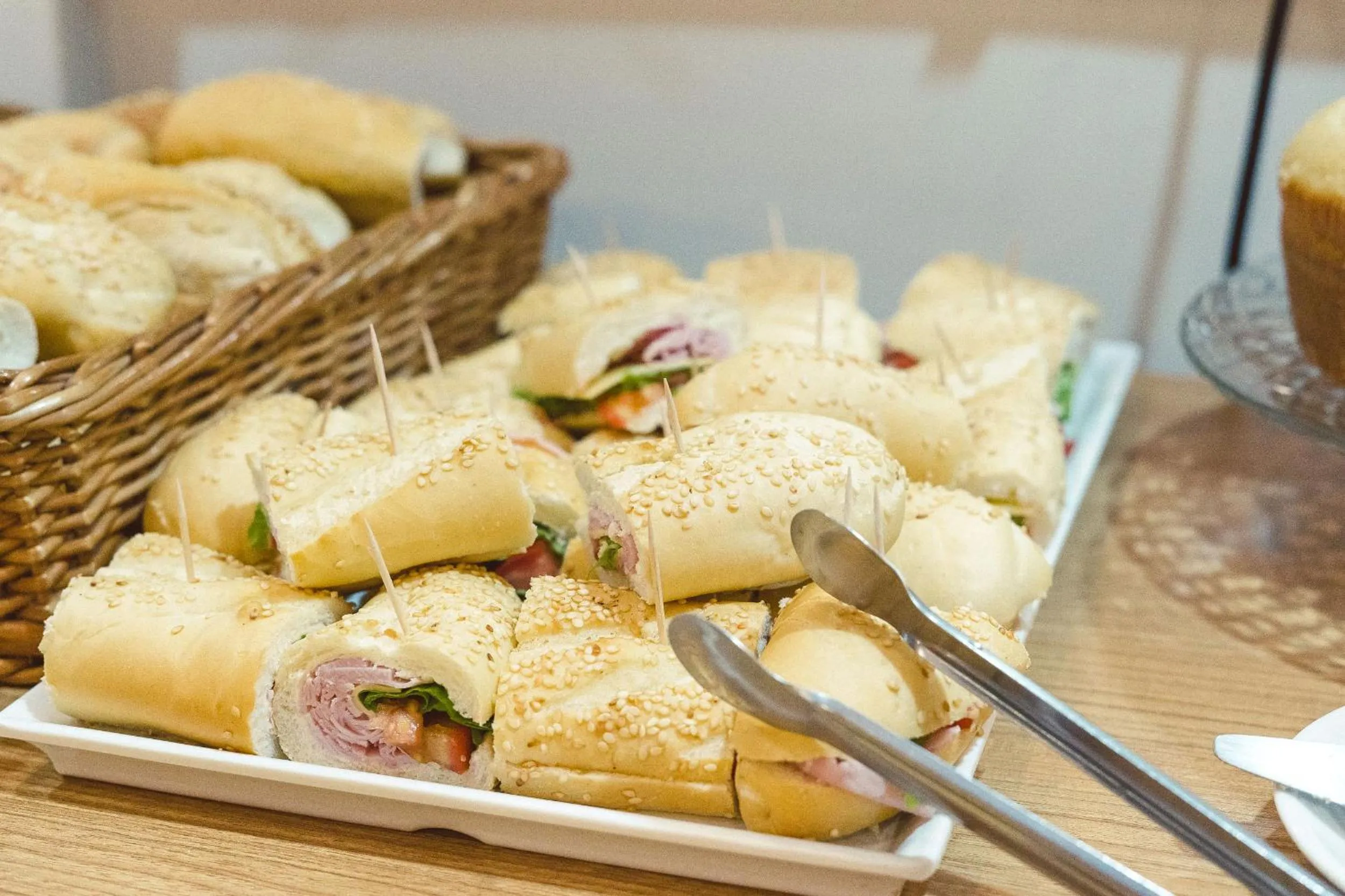 Food and drinks in CLH Suites Domingos Ferreira