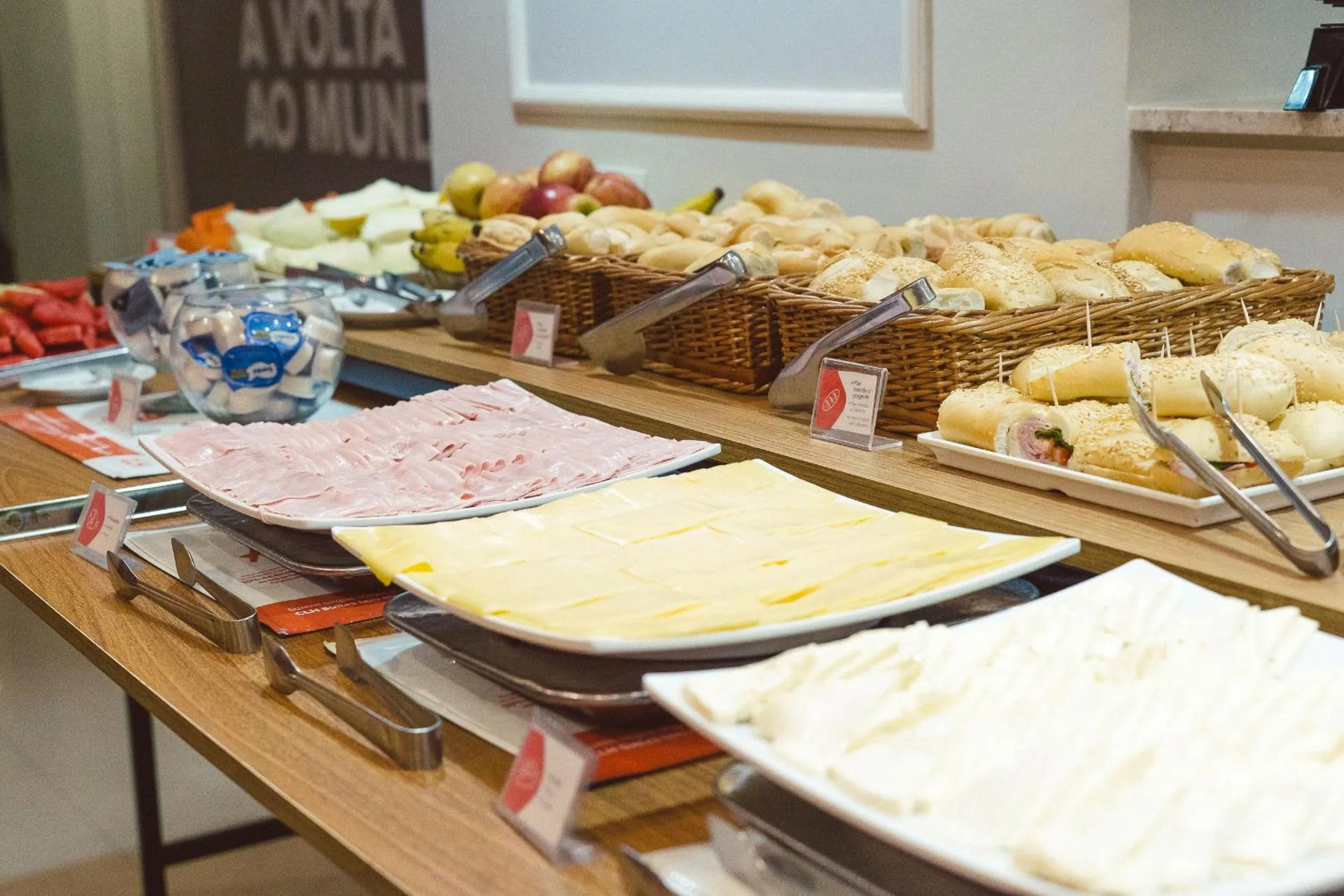 Food and drinks in CLH Suites Domingos Ferreira