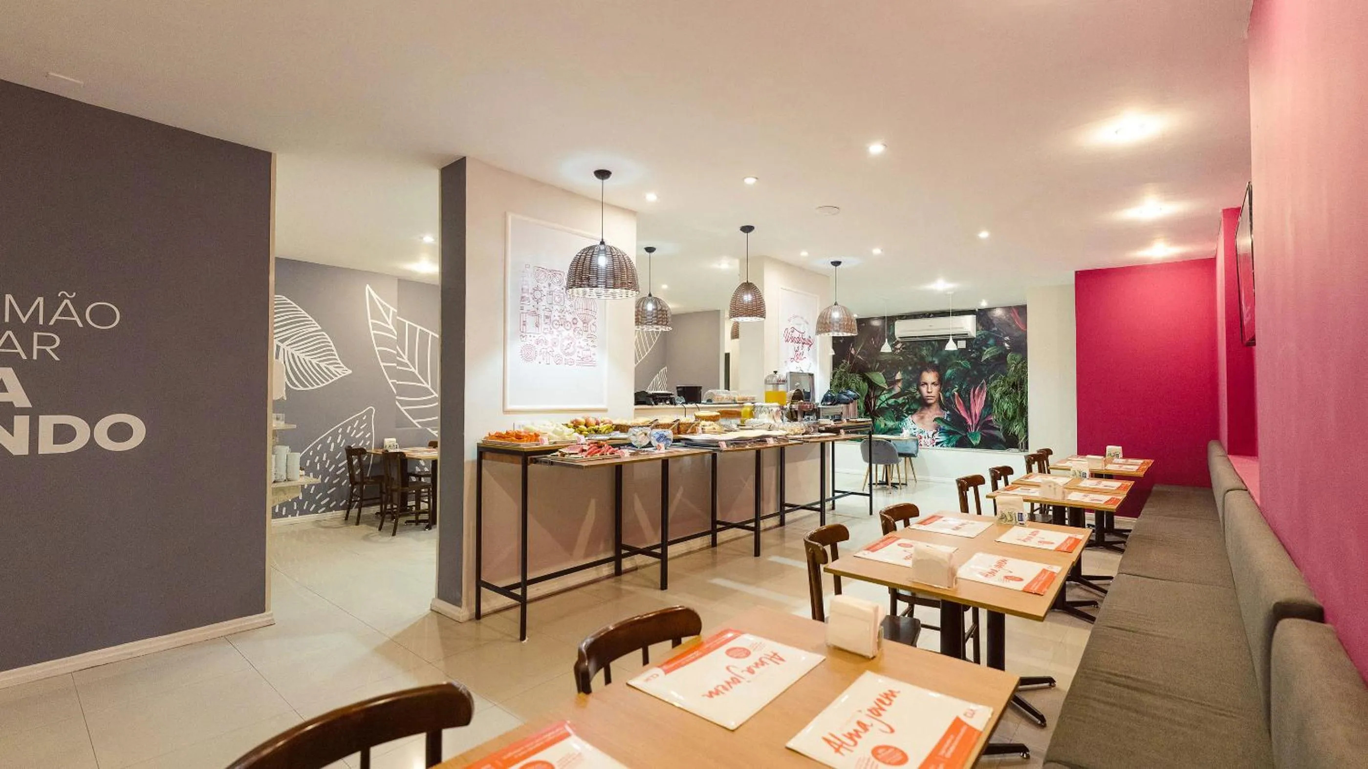 Lounge or bar in CLH Suites Domingos Ferreira