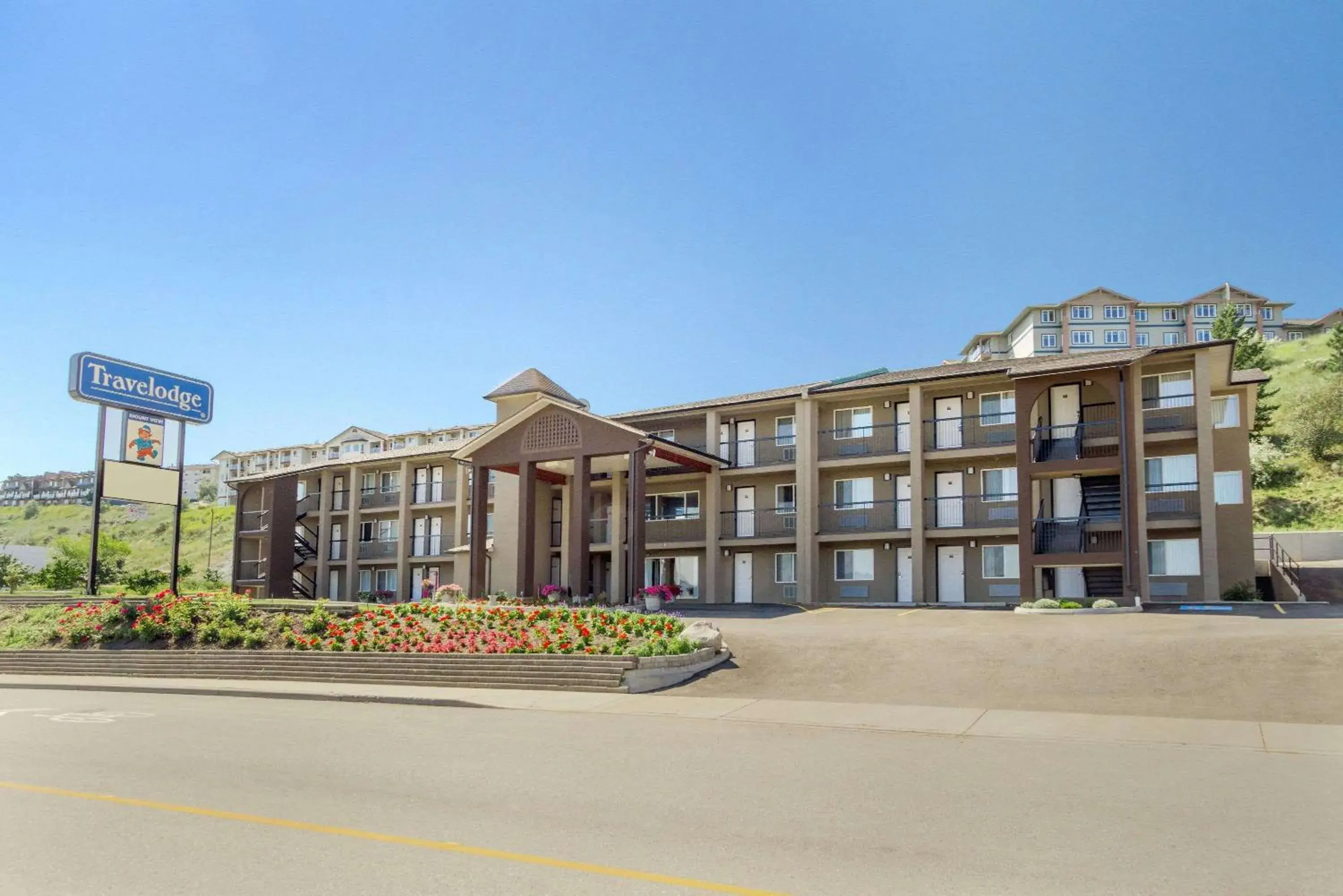 Property building in Travelodge by Wyndham Kamloops Mountview Property building in Travelodge by Wyndham Kamloops Mountview