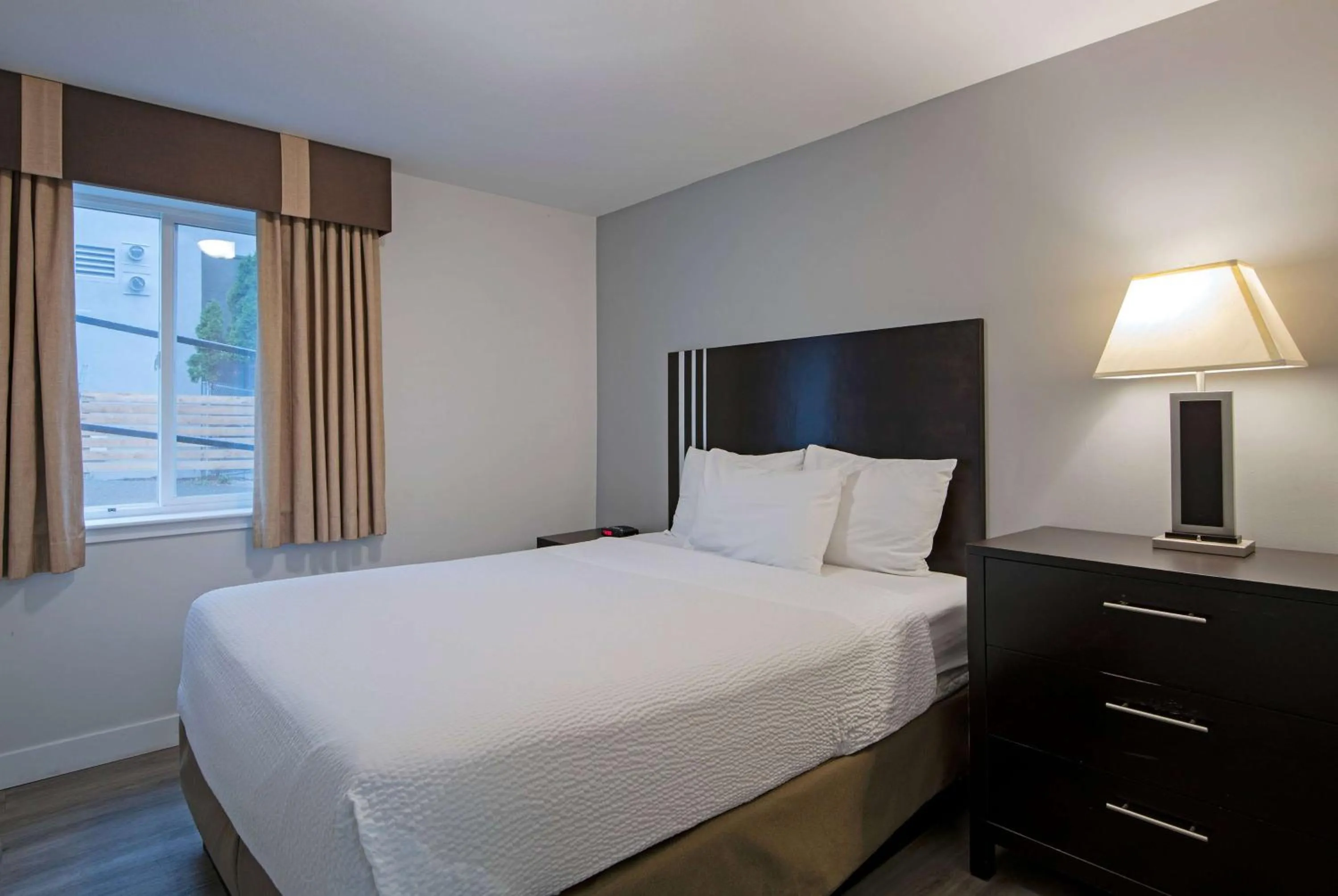 Photo of the whole room, Bed in Travelodge by Wyndham Kamloops Mountview