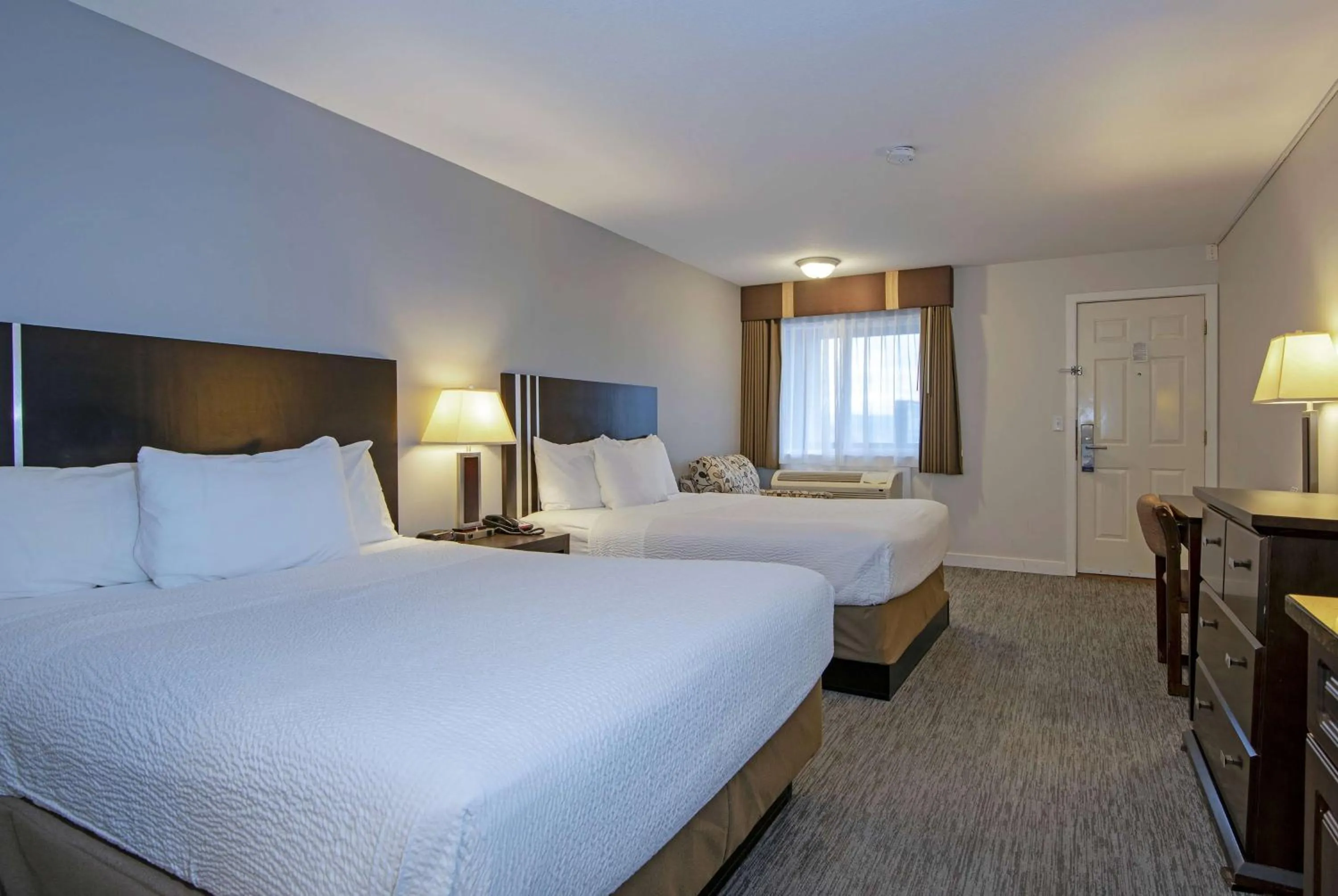 Photo of the whole room, Bed in Travelodge by Wyndham Kamloops Mountview