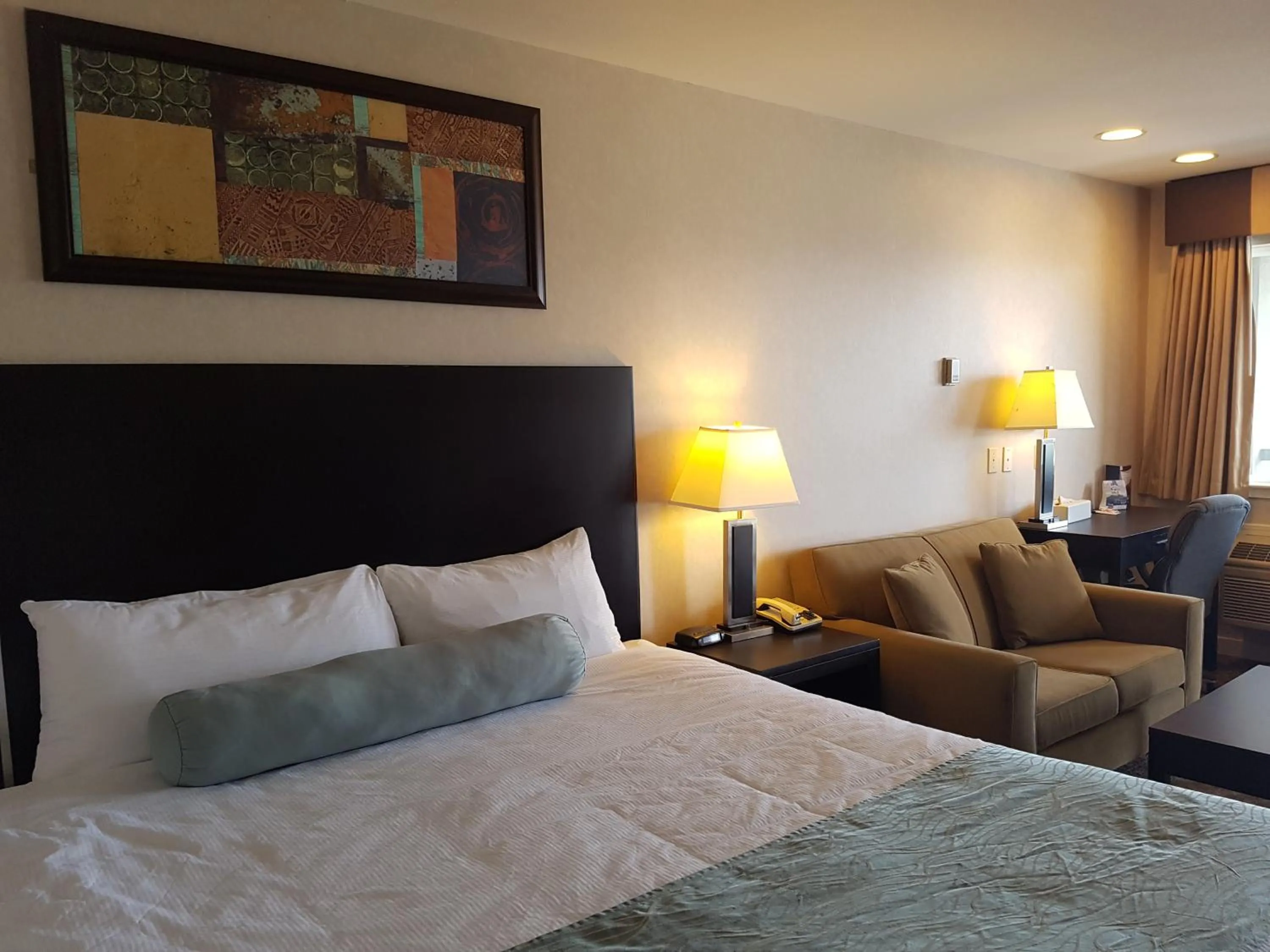 Bed in Travelodge by Wyndham Kamloops Mountview