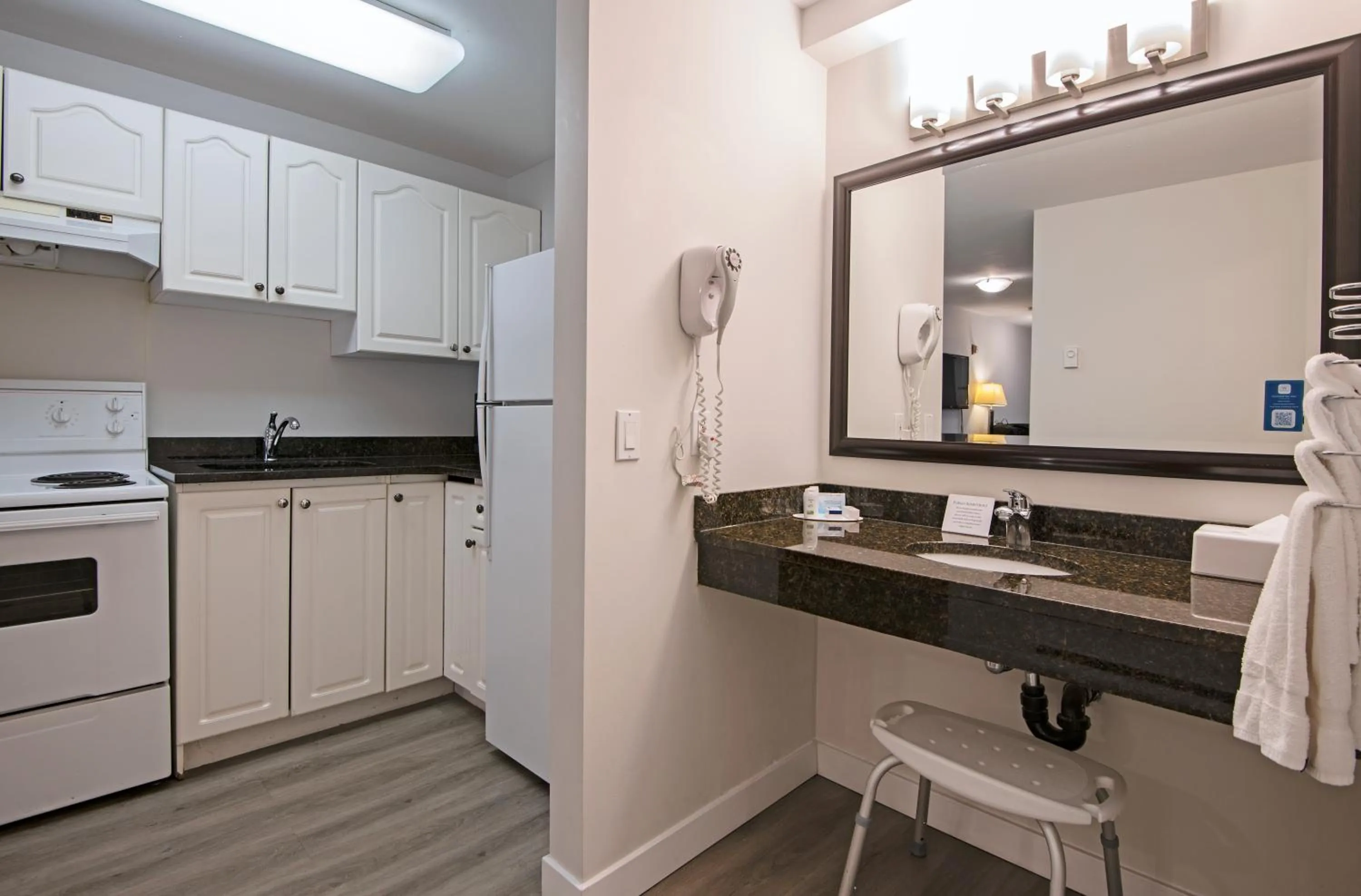 Travelodge by Wyndham Kamloops Mountview