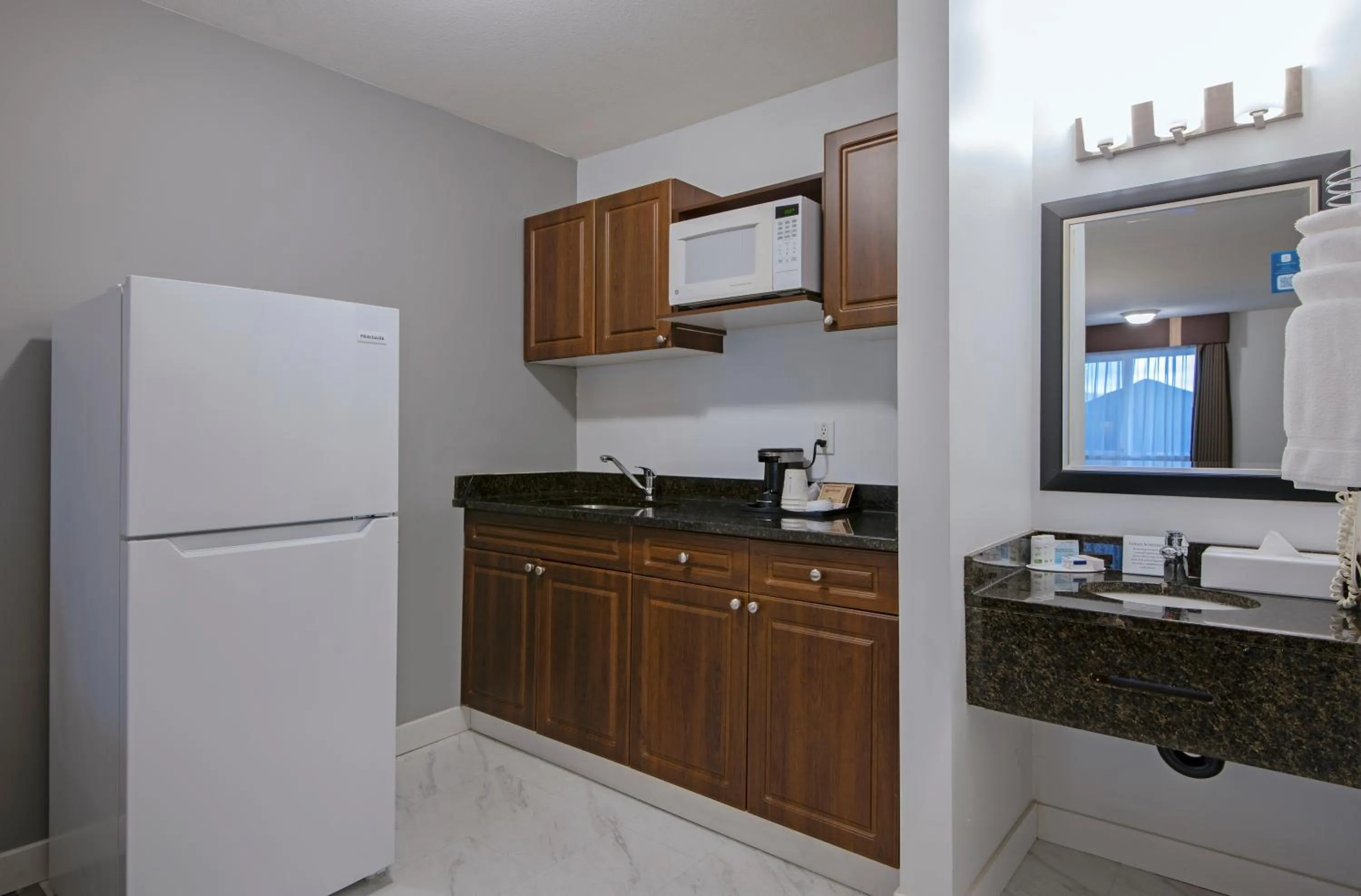 Travelodge by Wyndham Kamloops Mountview