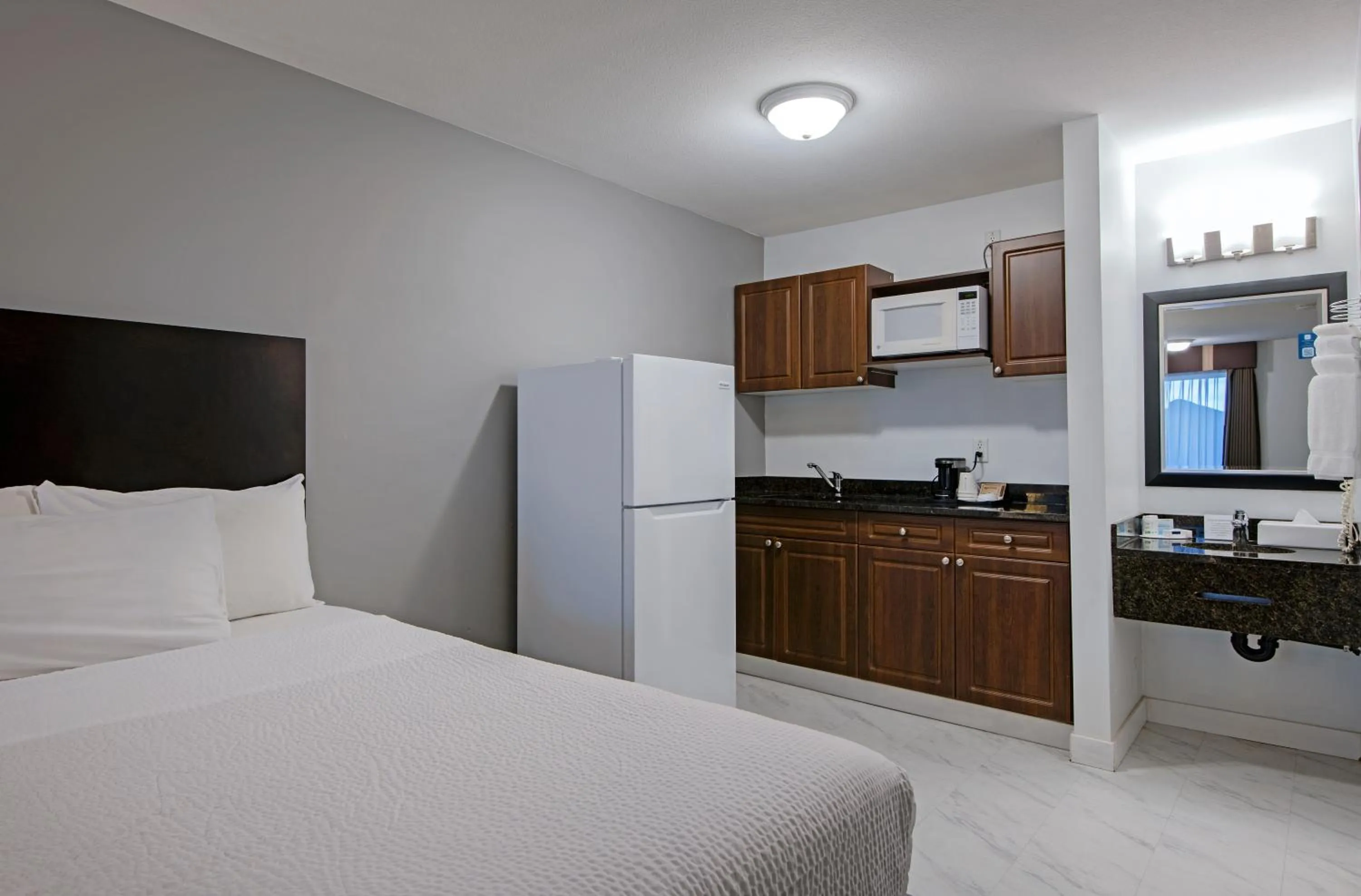 Bed in Travelodge by Wyndham Kamloops Mountview