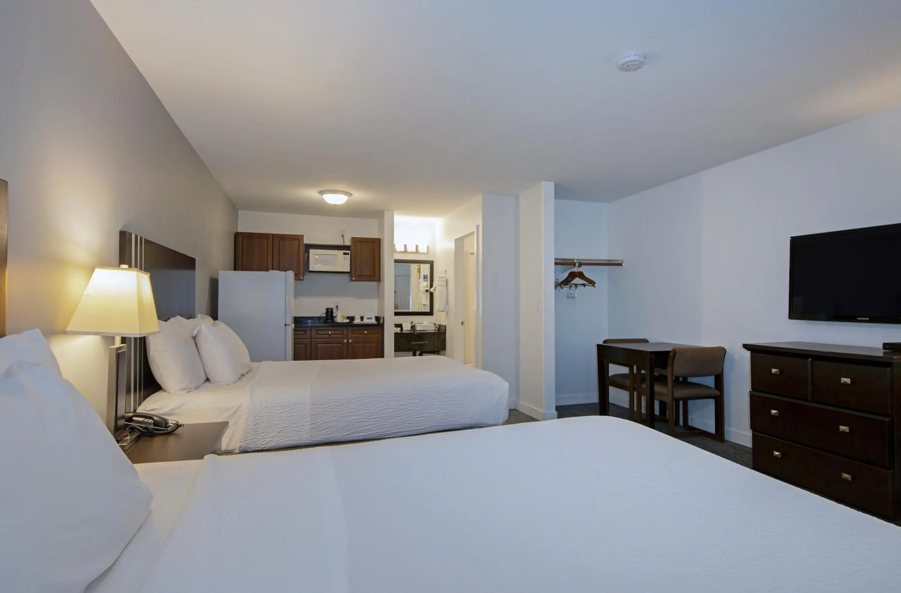 Bed in Travelodge by Wyndham Kamloops Mountview