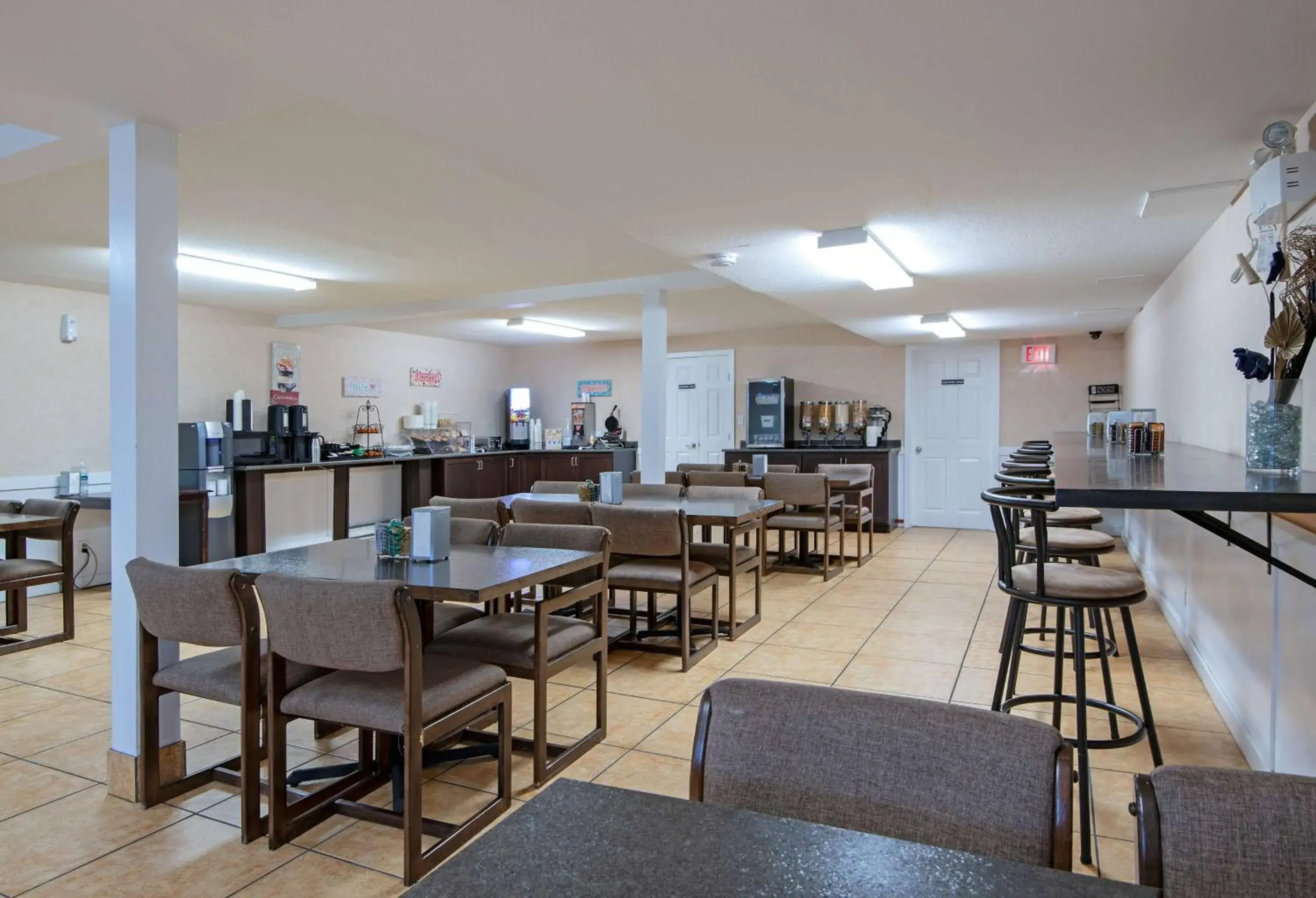 Breakfast in Travelodge by Wyndham Kamloops Mountview Breakfast in Travelodge by Wyndham Kamloops Mountview