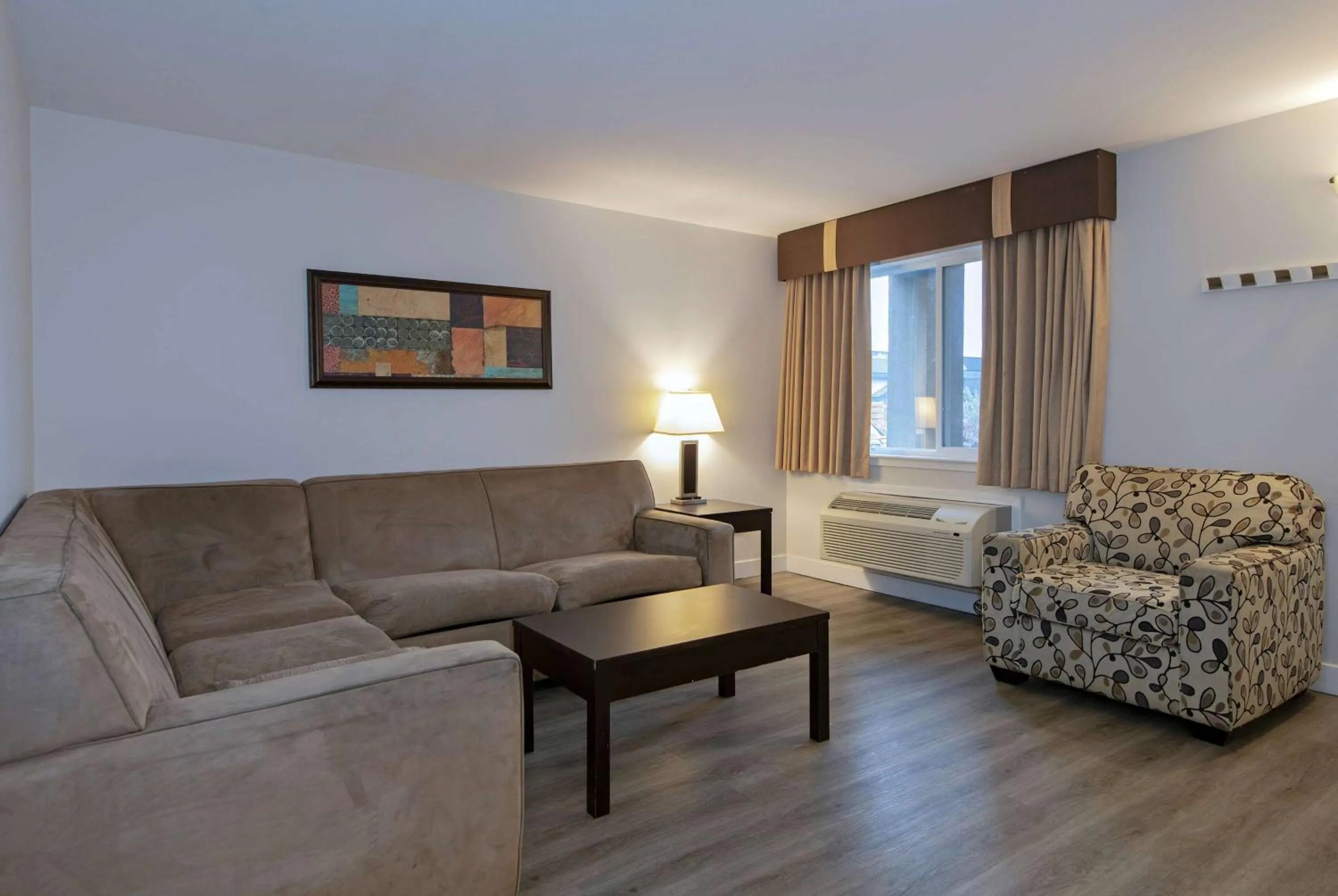 Photo of the whole room in Travelodge by Wyndham Kamloops Mountview