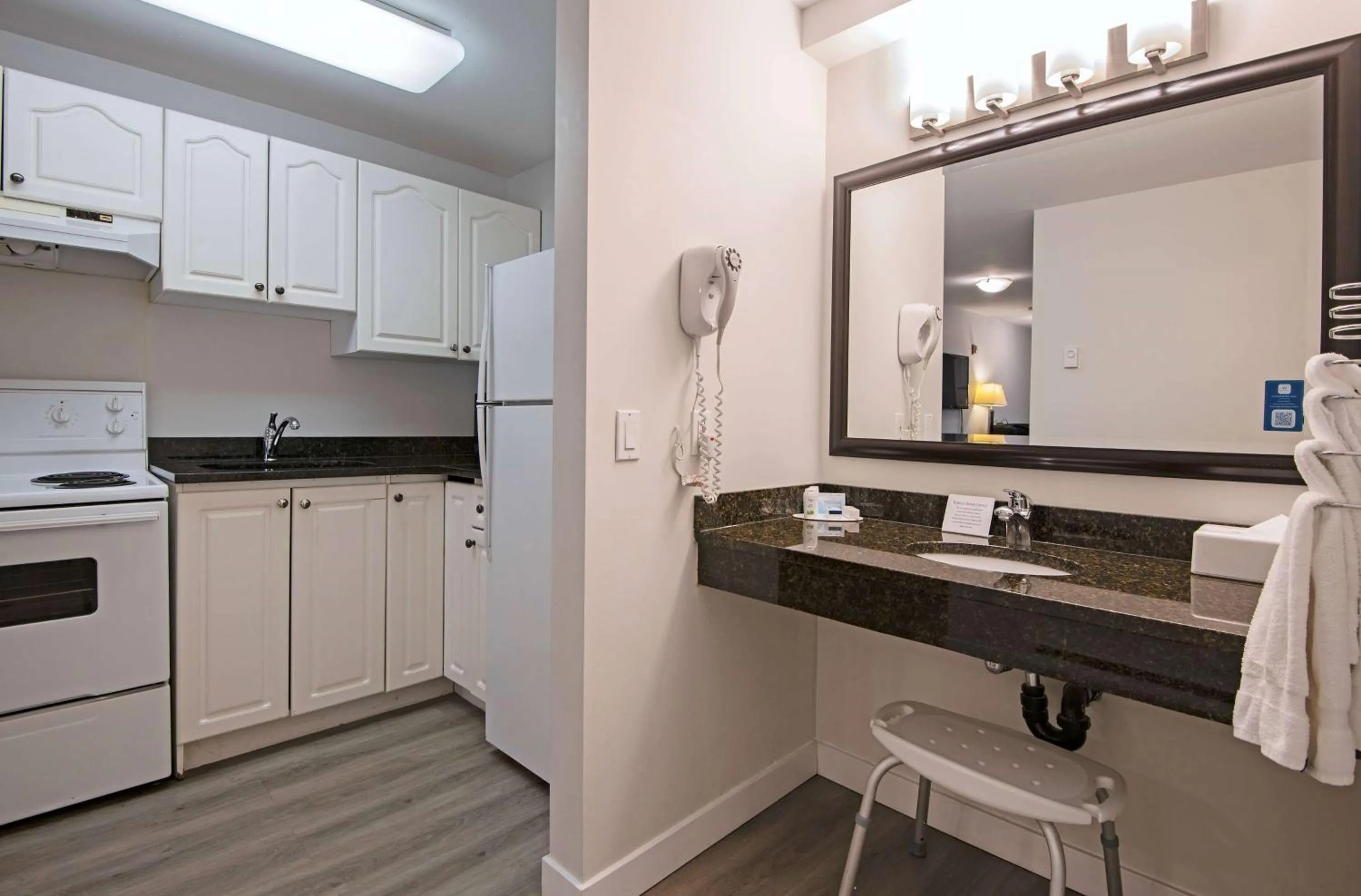 Photo of the whole room in Travelodge by Wyndham Kamloops Mountview