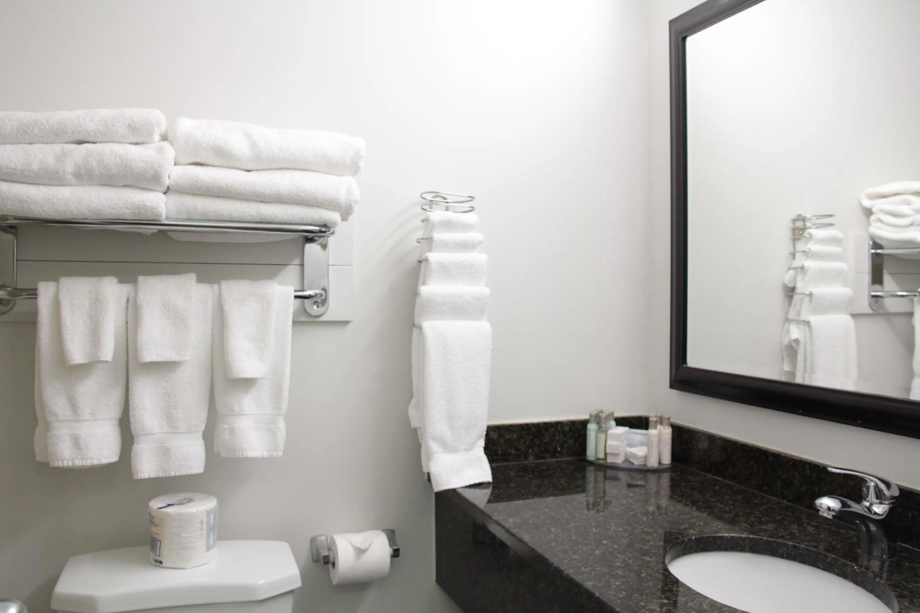 Travelodge by Wyndham Kamloops Mountview