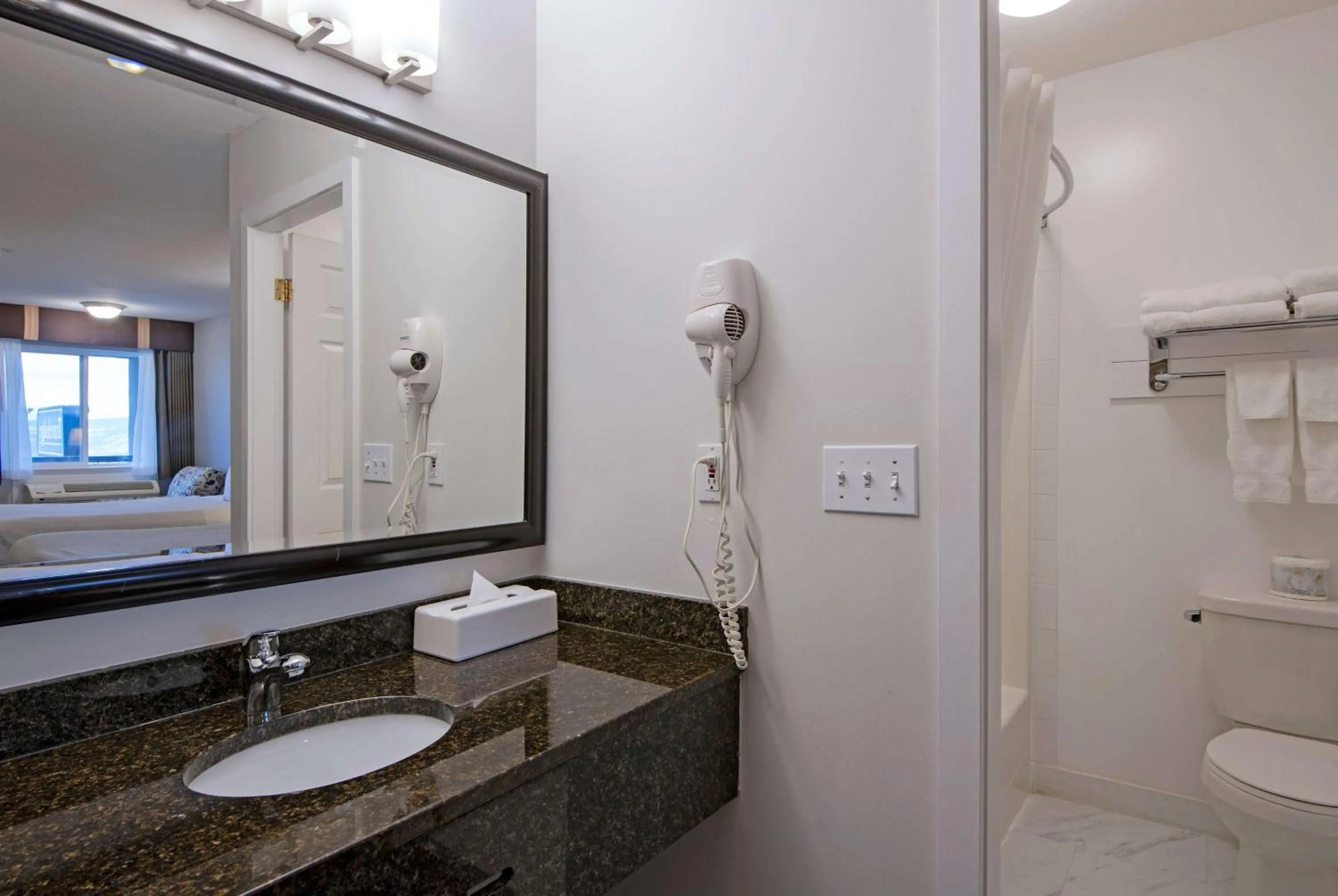 Bathroom in Travelodge by Wyndham Kamloops Mountview