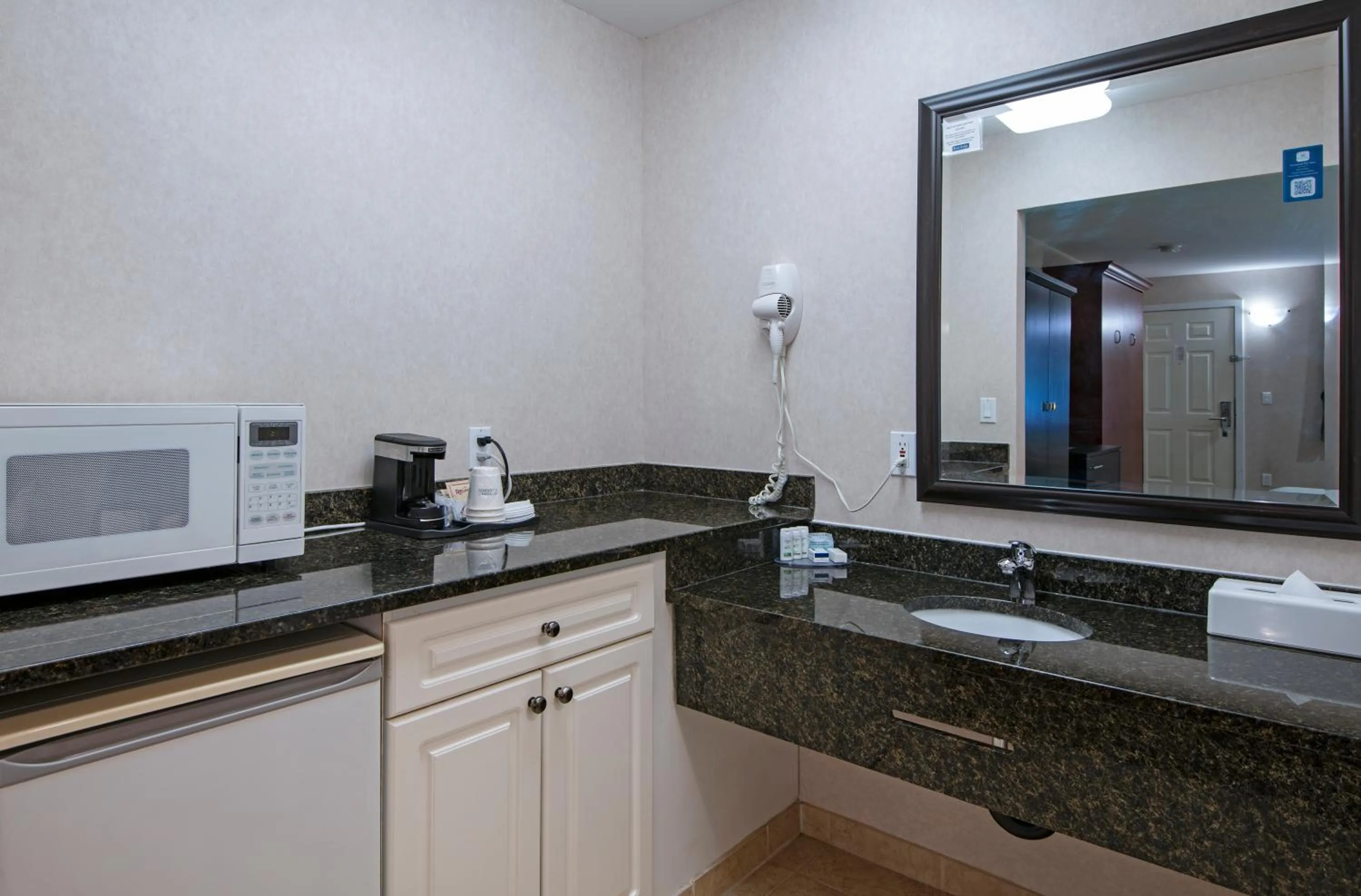 Travelodge by Wyndham Kamloops Mountview