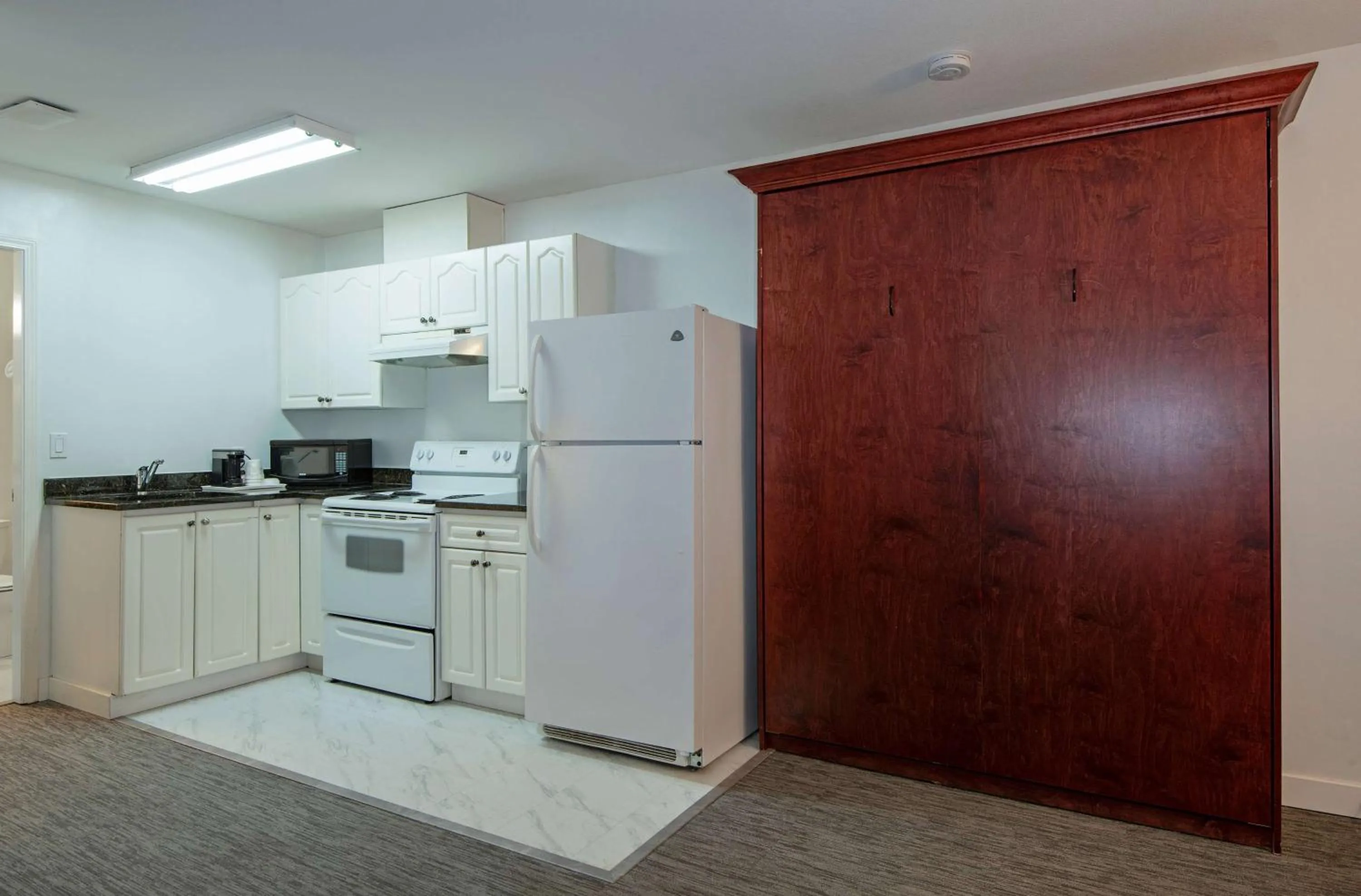 Photo of the whole room in Travelodge by Wyndham Kamloops Mountview