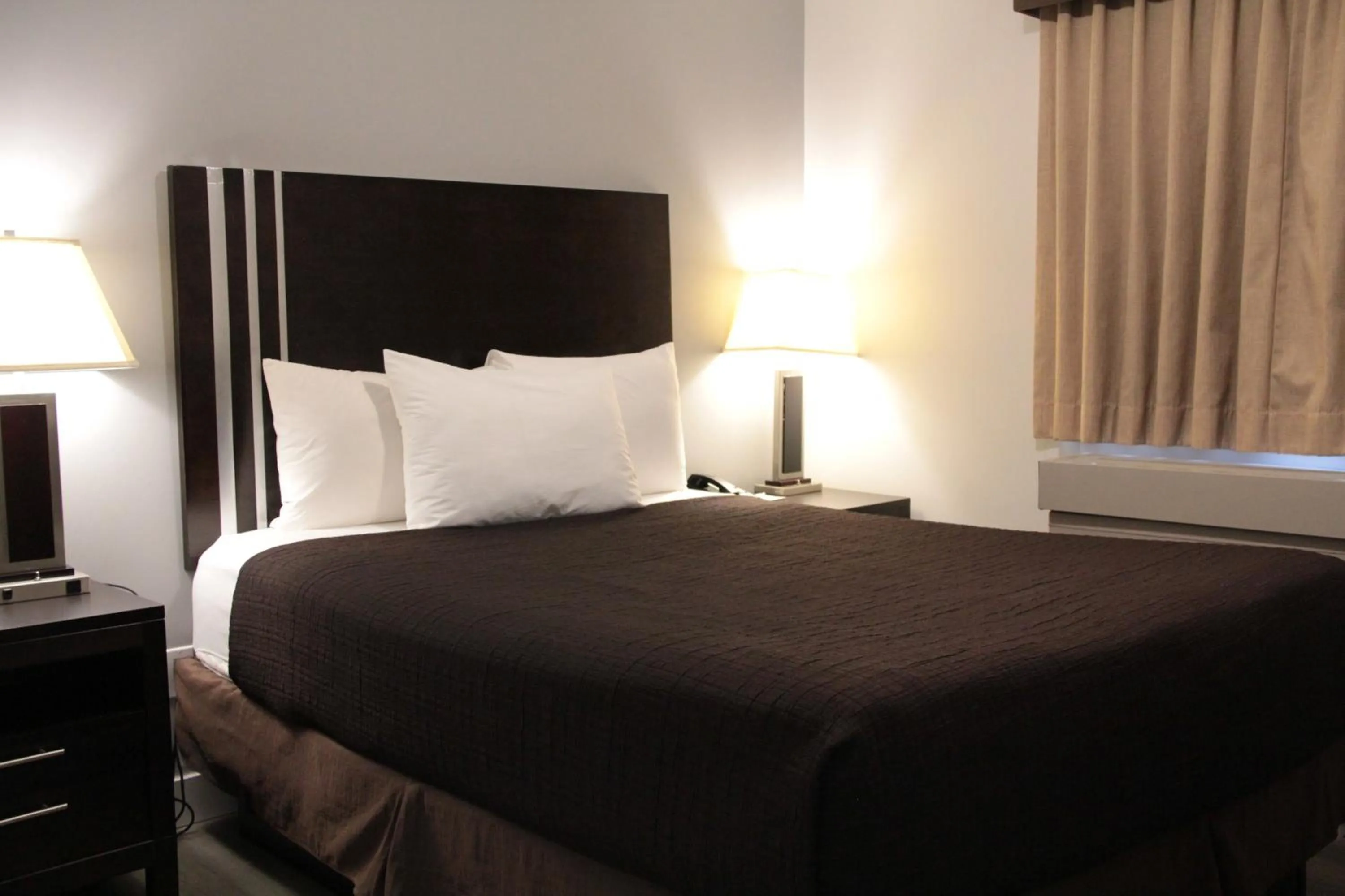 Bed in Travelodge by Wyndham Kamloops Mountview