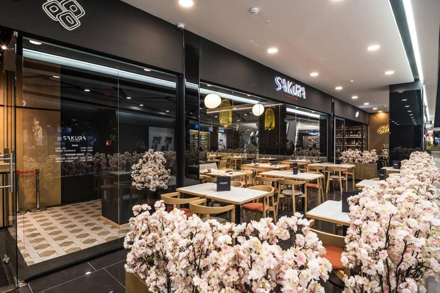 Restaurant/places to eat in Hotel Platinia