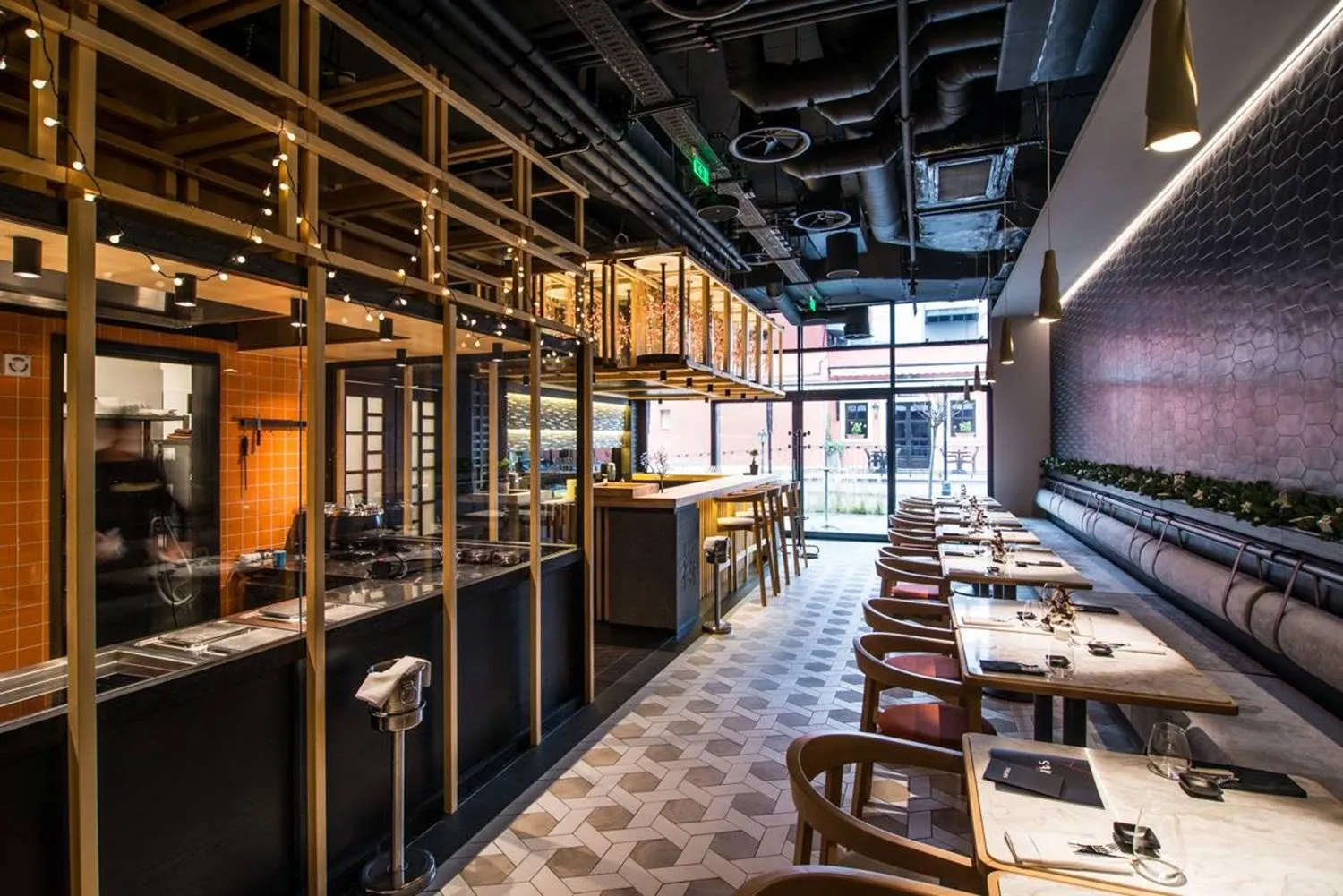 Restaurant/places to eat in Hotel Platinia