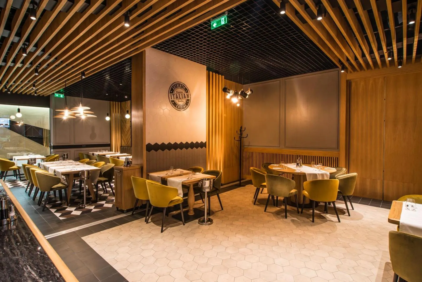 Restaurant/places to eat in Hotel Platinia