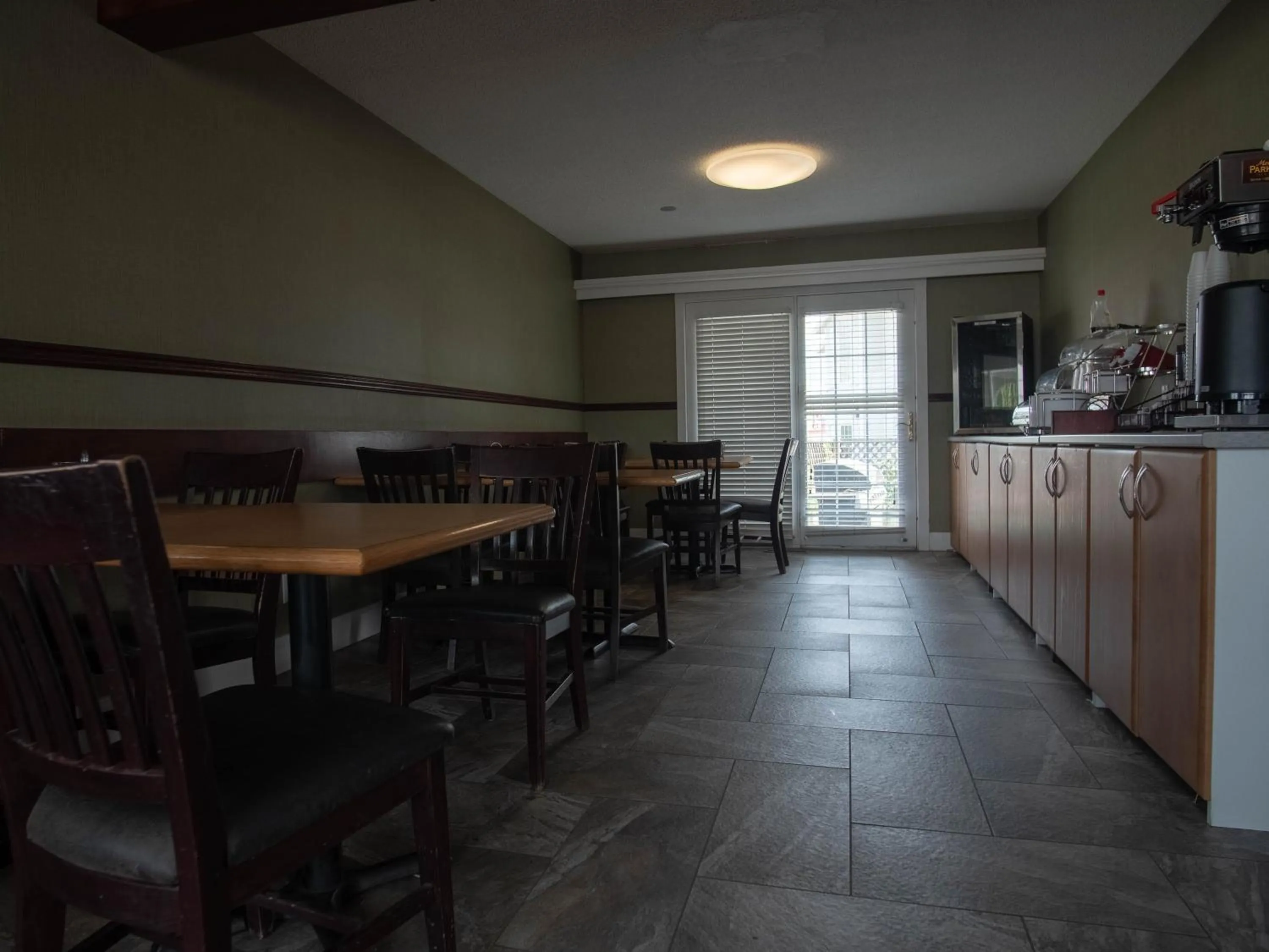 Breakfast in Best Budget Inn & Suites Kamloops