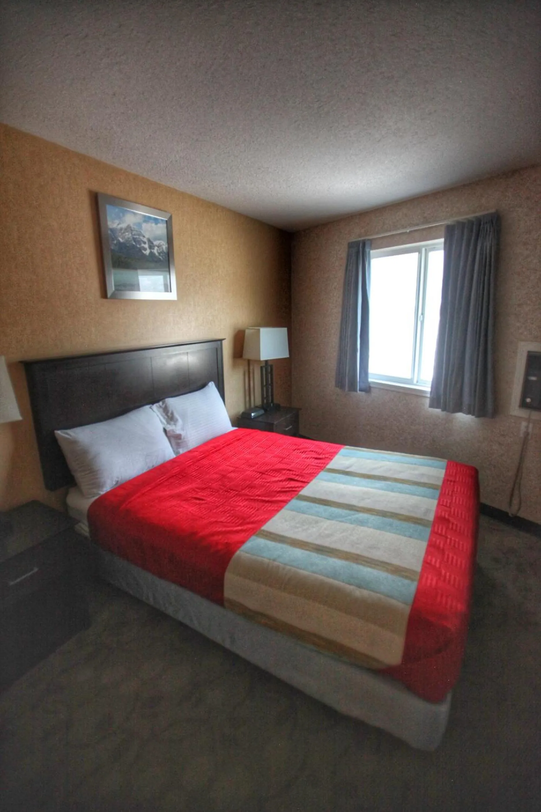 Bed in Best Budget Inn & Suites Kamloops