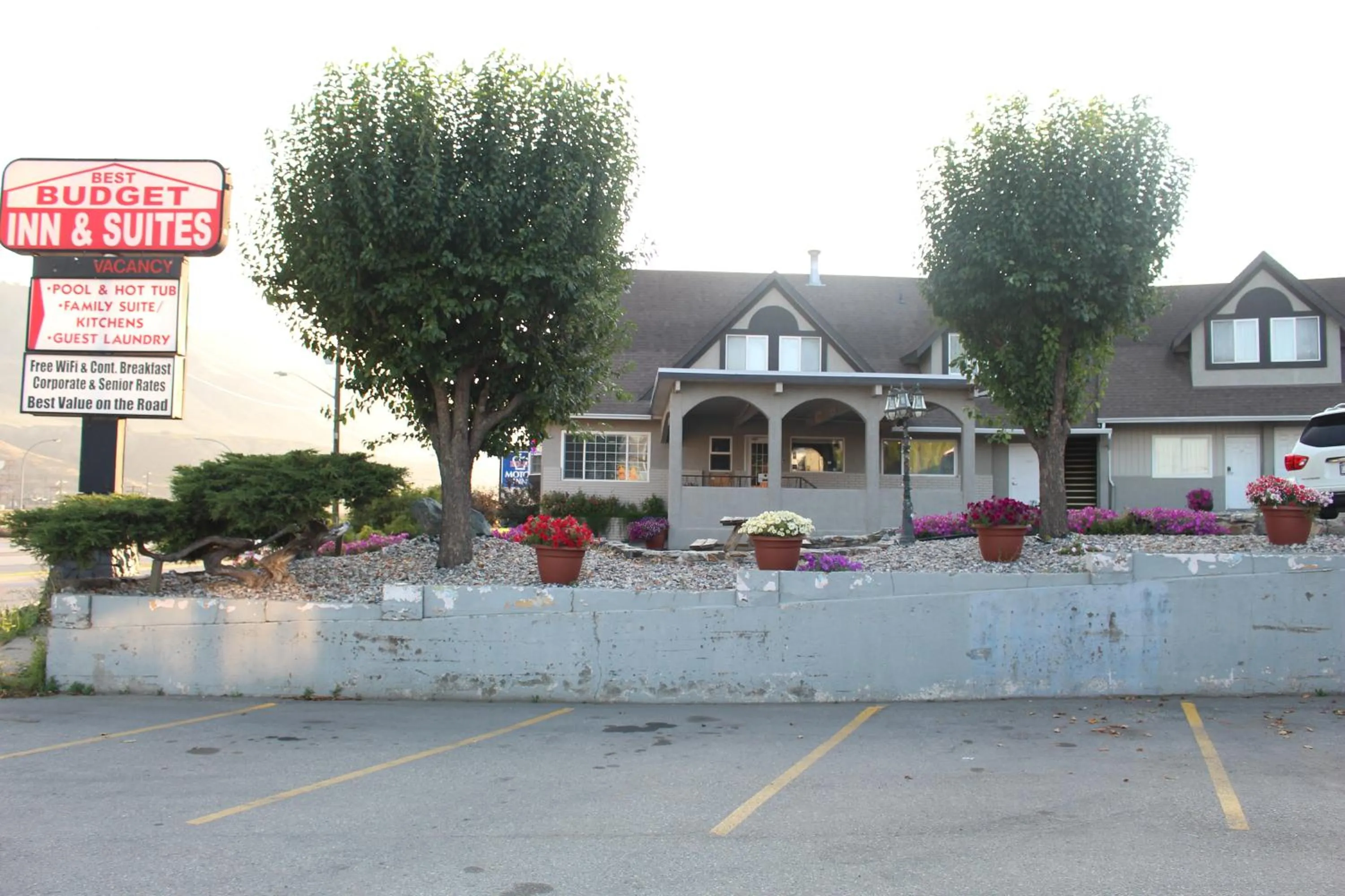 Property building in Best Budget Inn & Suites Kamloops