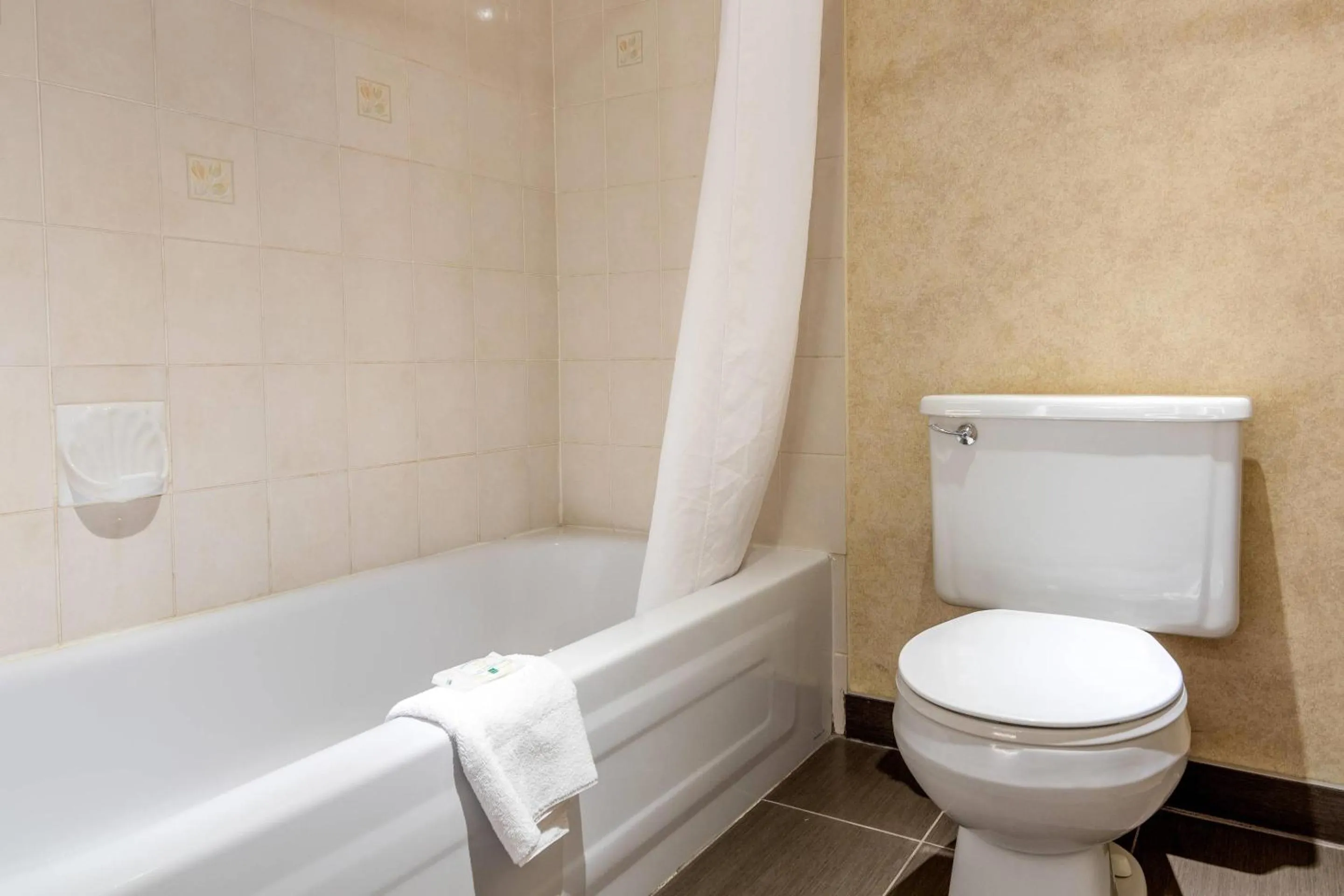 Bedroom in Quality Inn