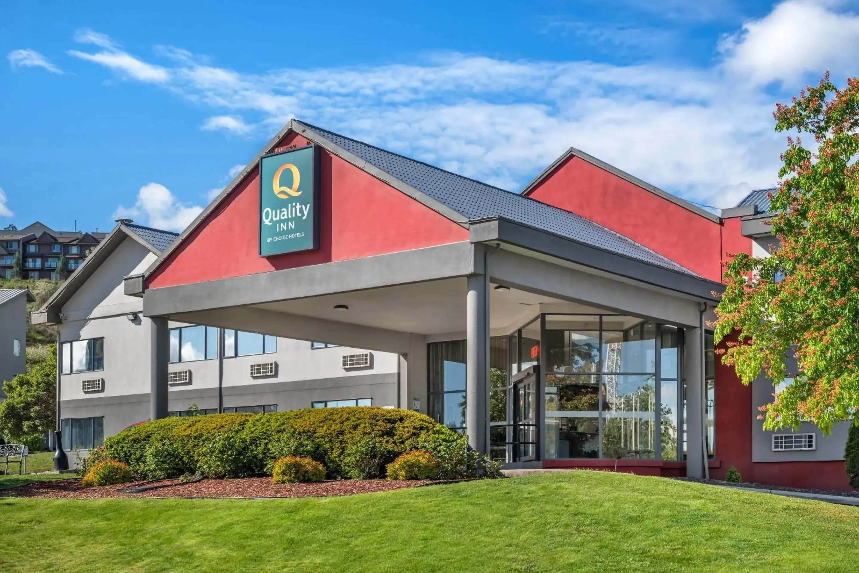 Property building in Quality Inn Property building in Quality Inn