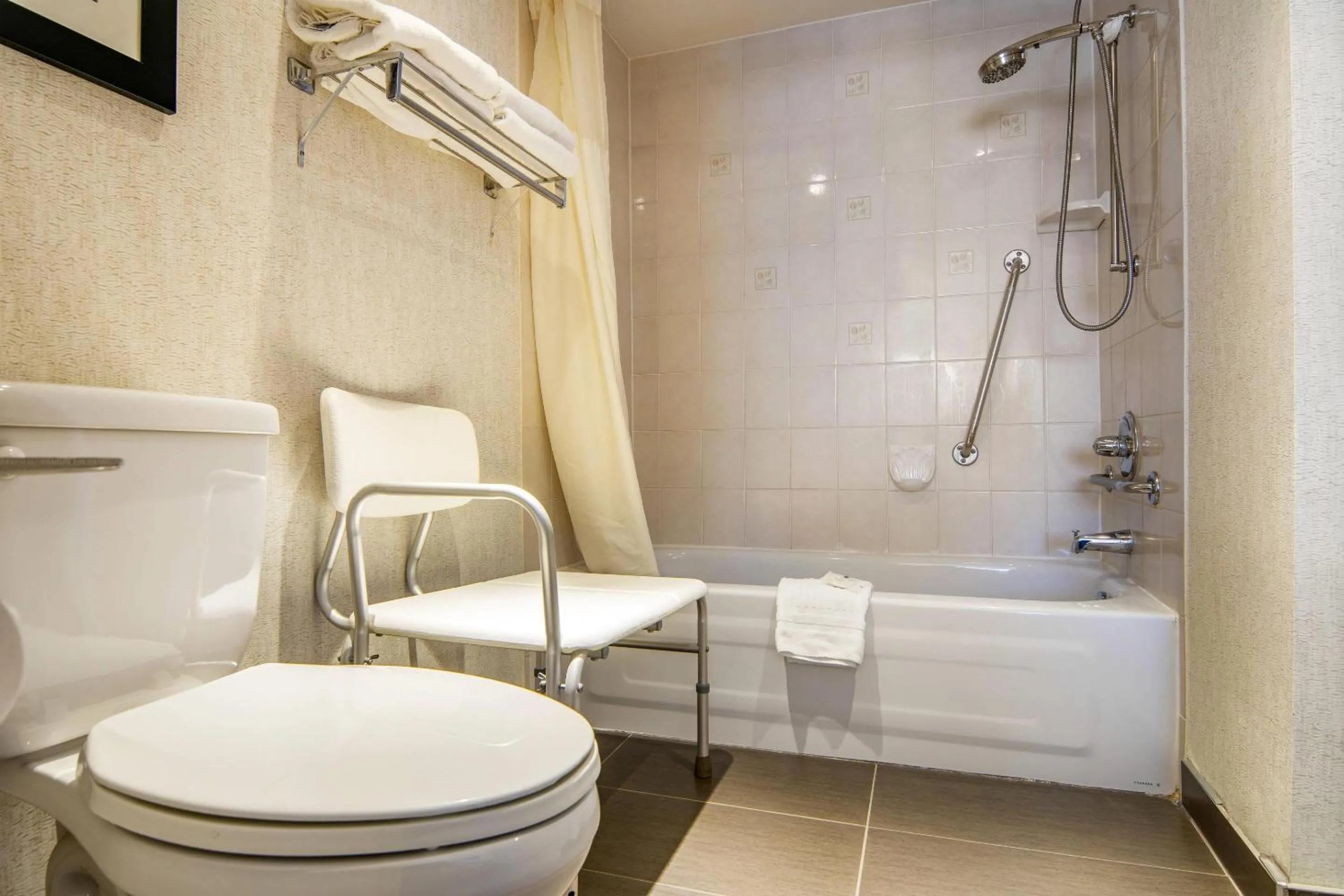 Bedroom in Quality Inn