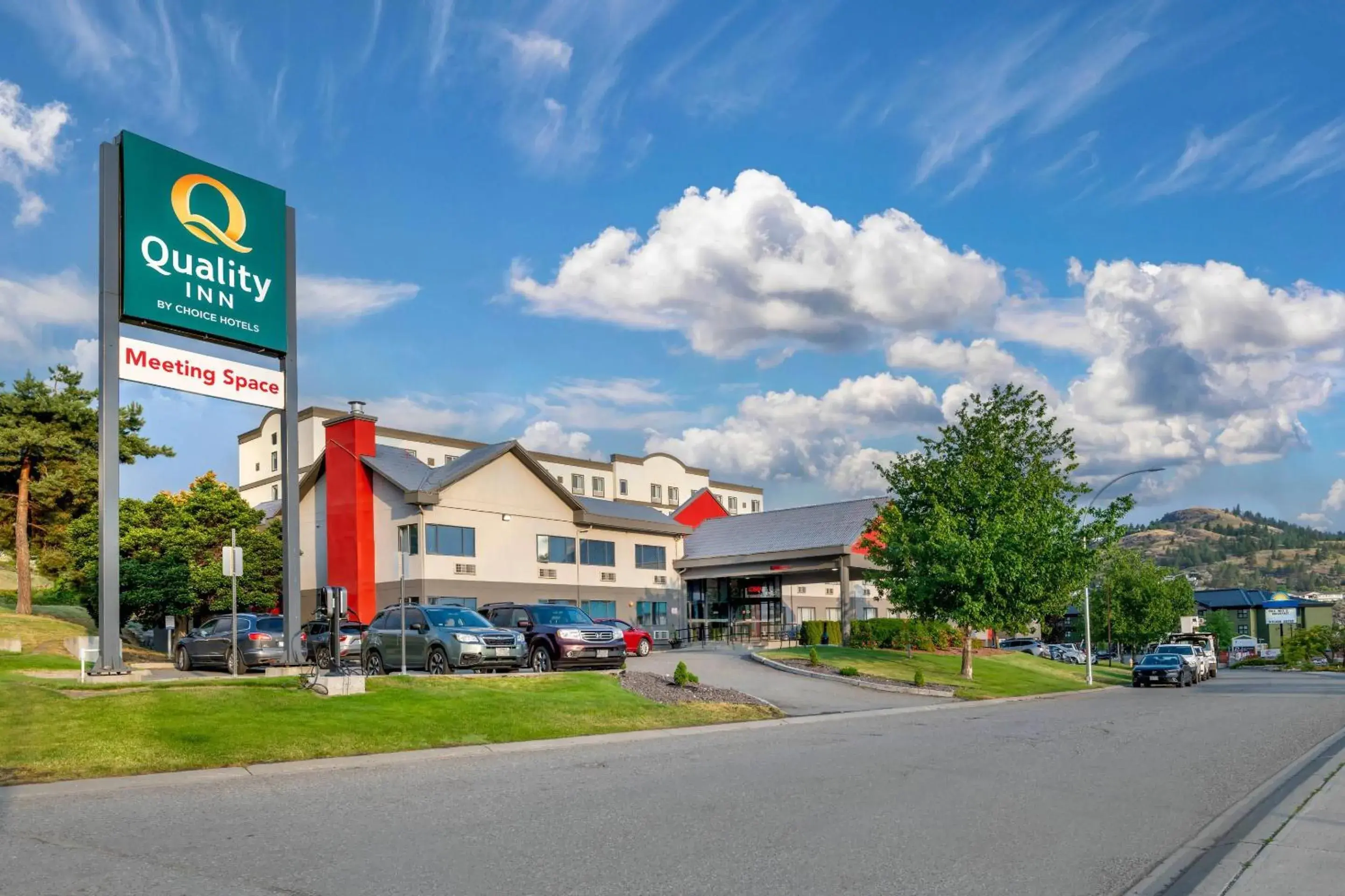 Property building in Quality Inn Property building in Quality Inn