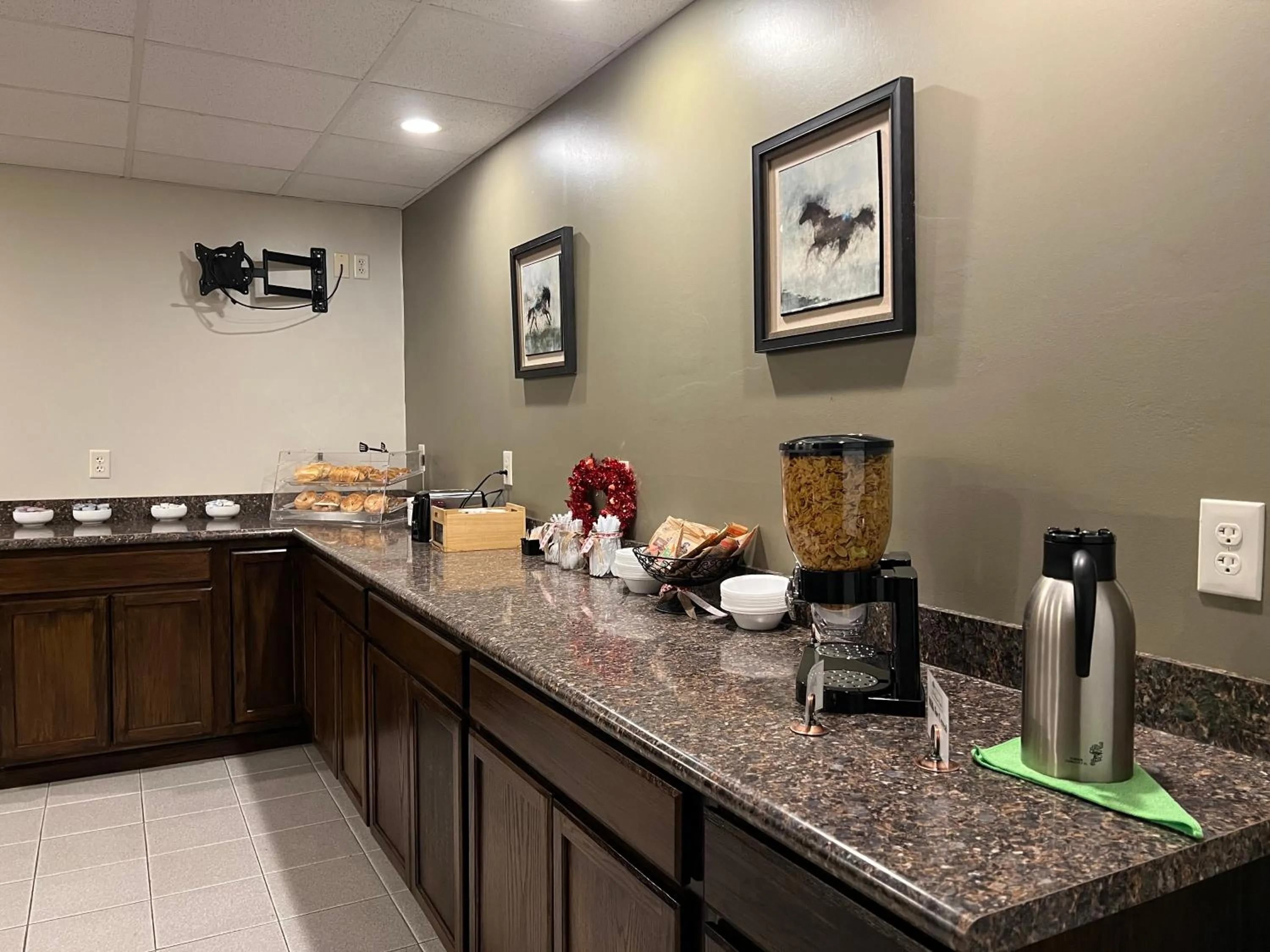 Breakfast in The Stables Inn & Suites