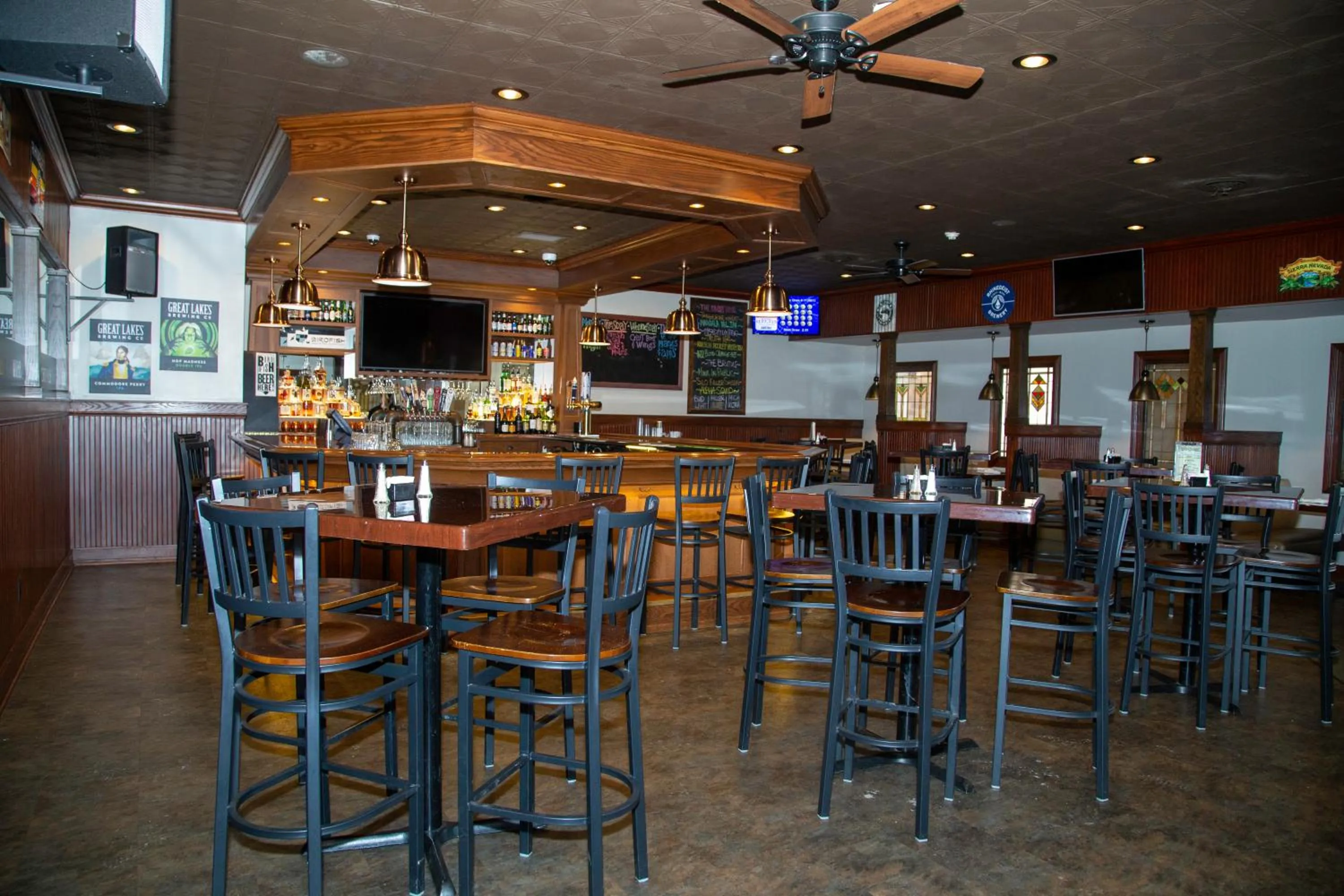 Lounge or bar in The Stables Inn & Suites