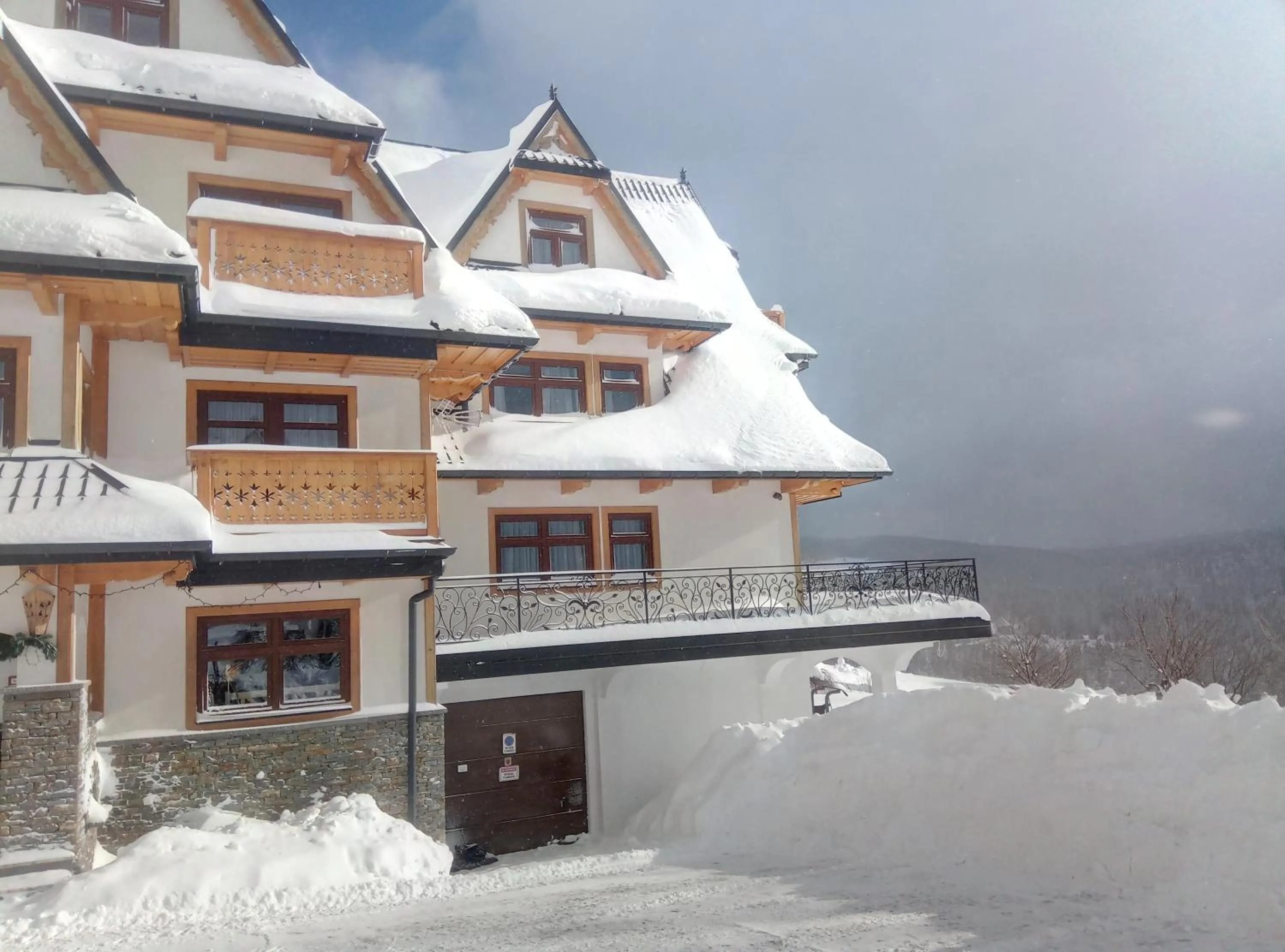 Property building in Górskie Wspomnienie