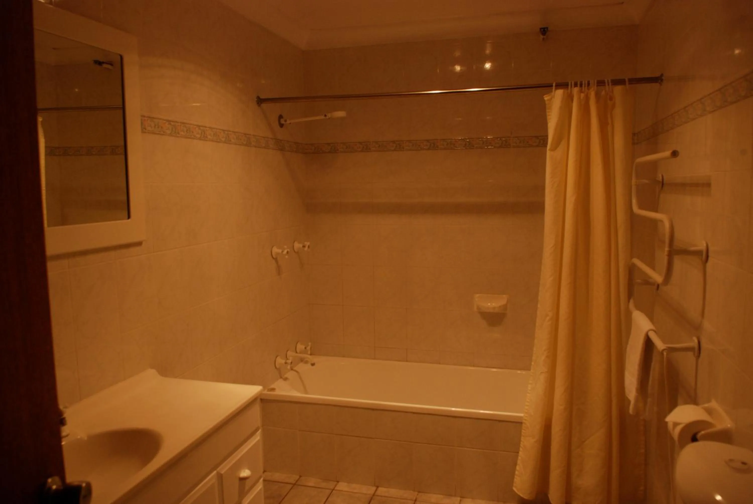 Bathroom in Candlelight Lodge