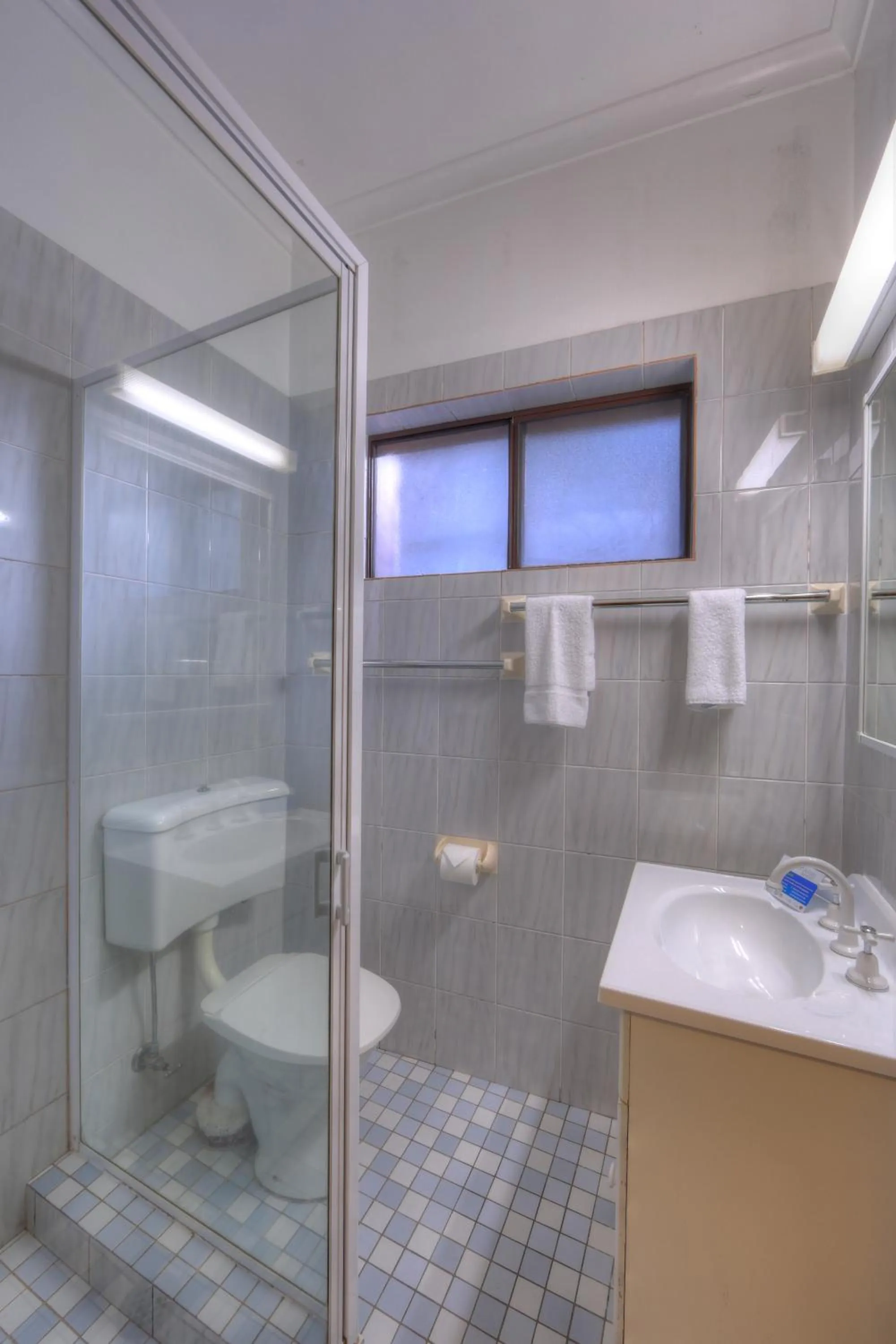 Shower in Candlelight Lodge