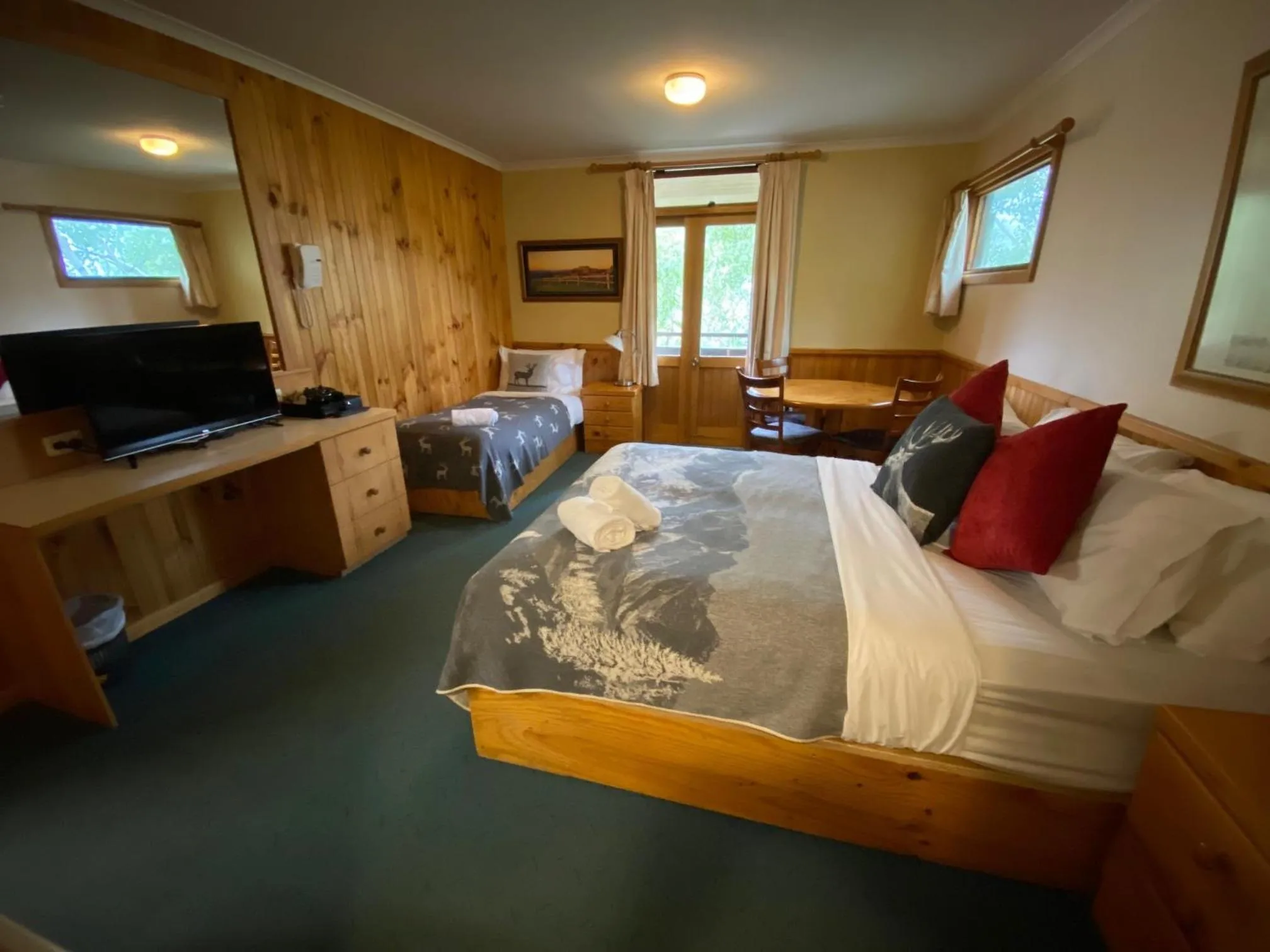 Bed in Candlelight Lodge