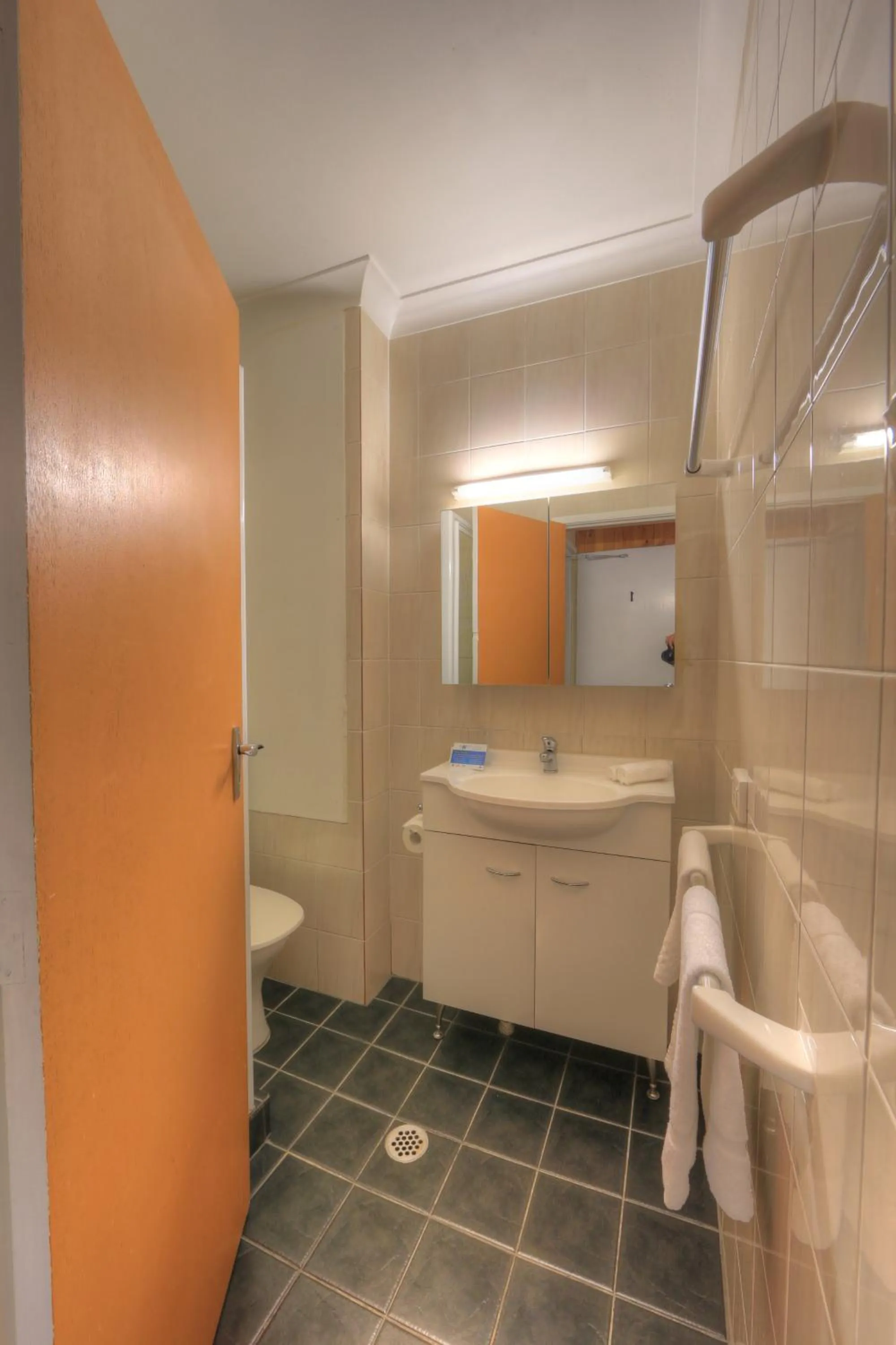 Bathroom in Candlelight Lodge