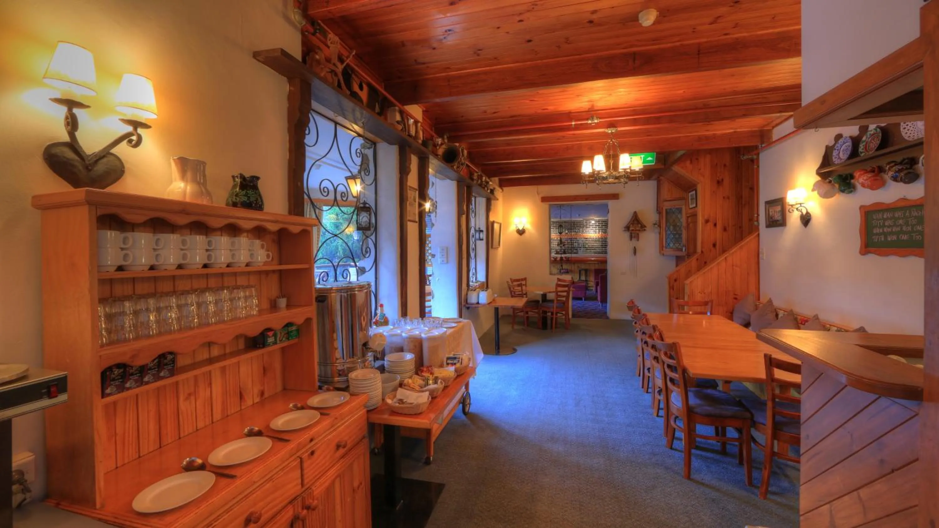 Restaurant/places to eat in Candlelight Lodge