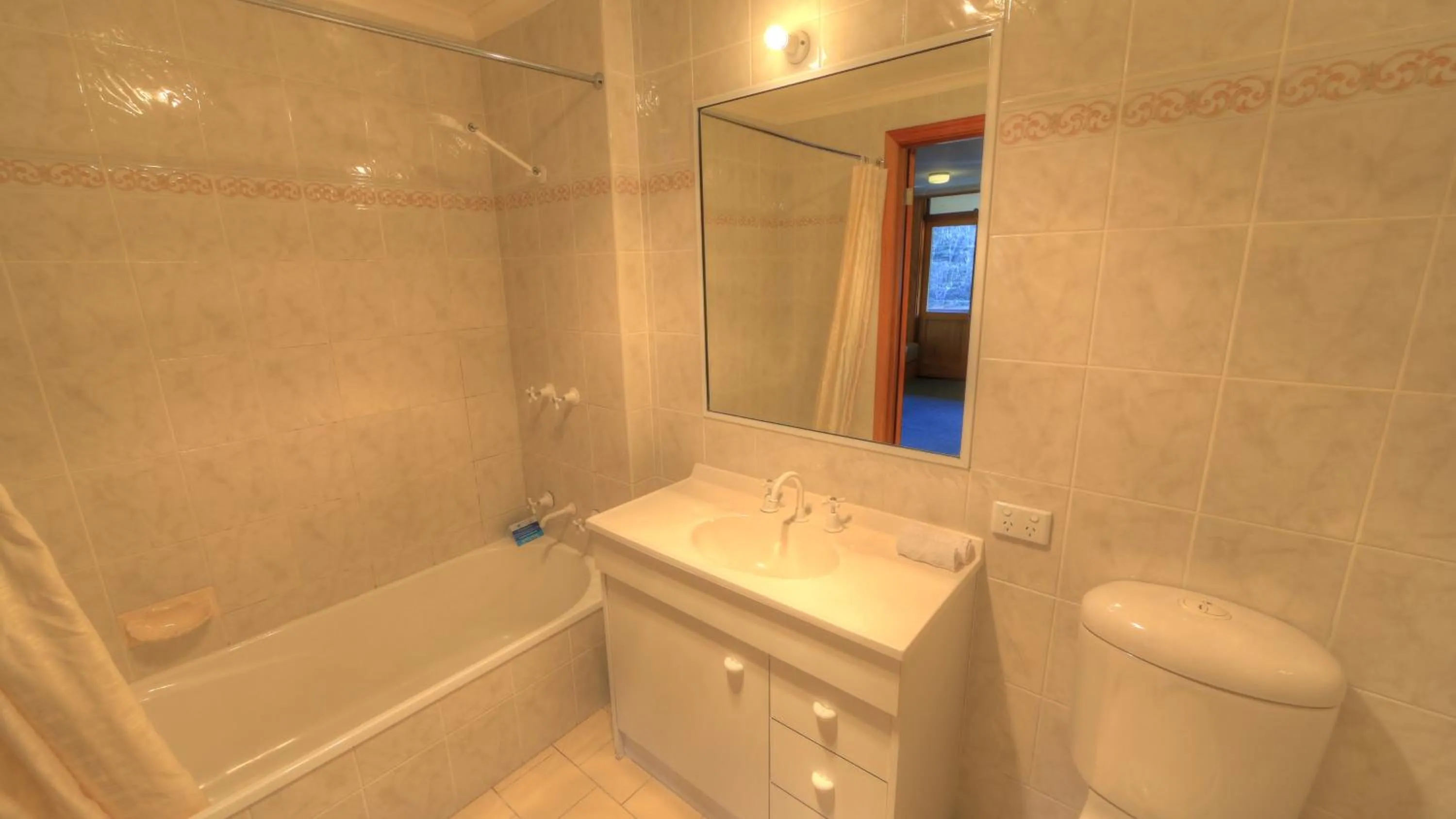 Bathroom in Candlelight Lodge