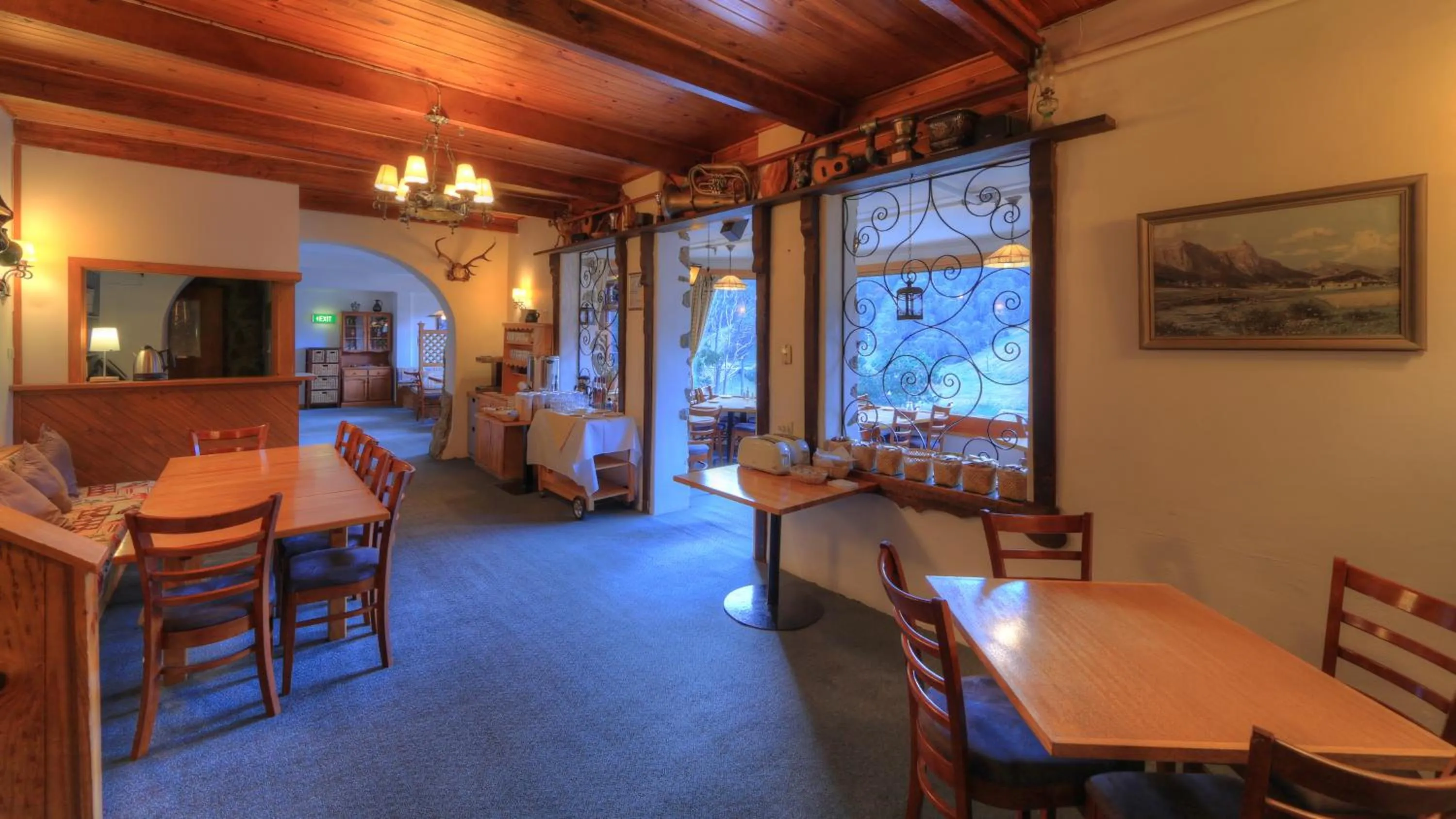 Restaurant/places to eat in Candlelight Lodge